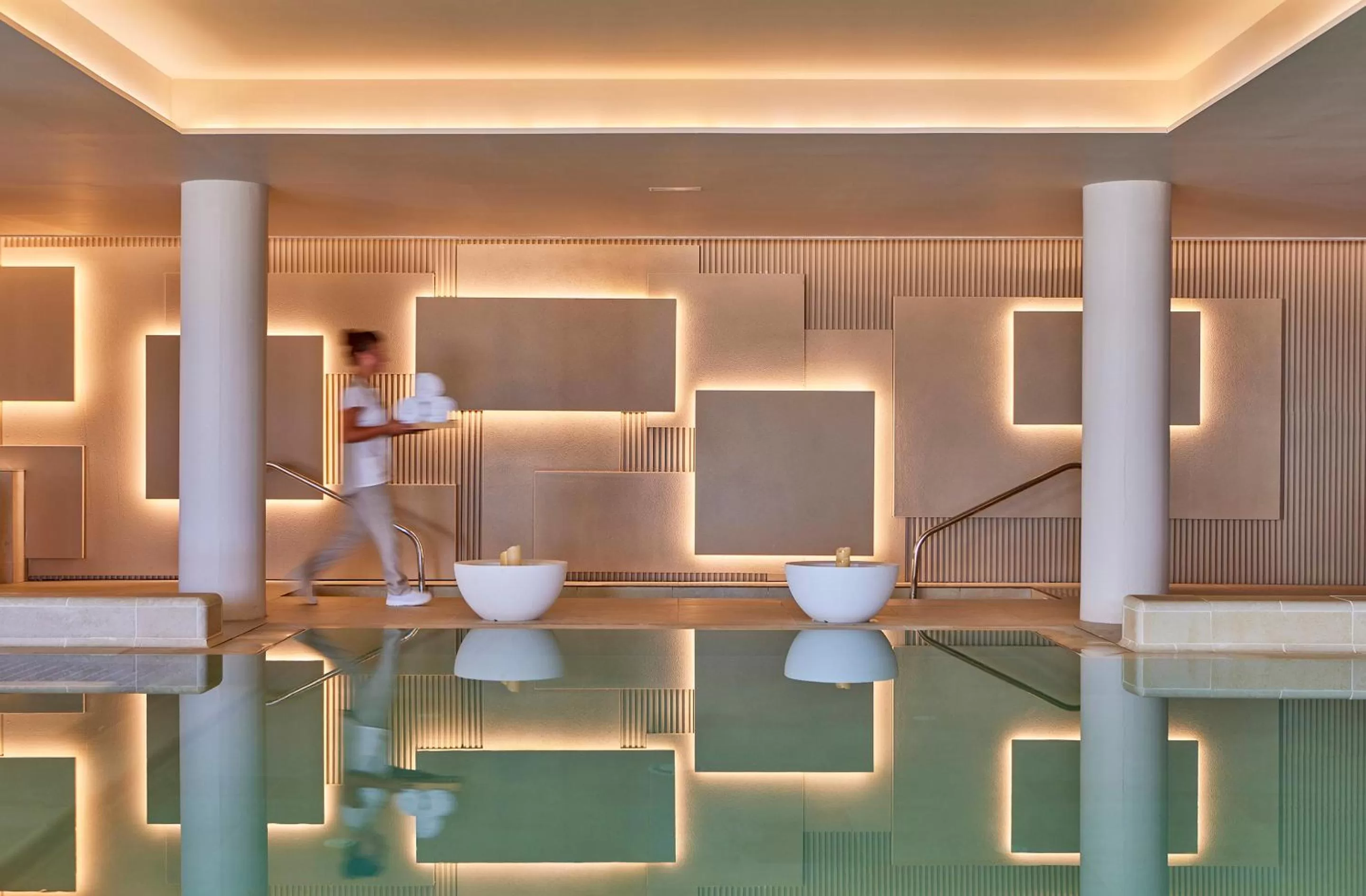 Swimming pool in Universal Grand León & Spa