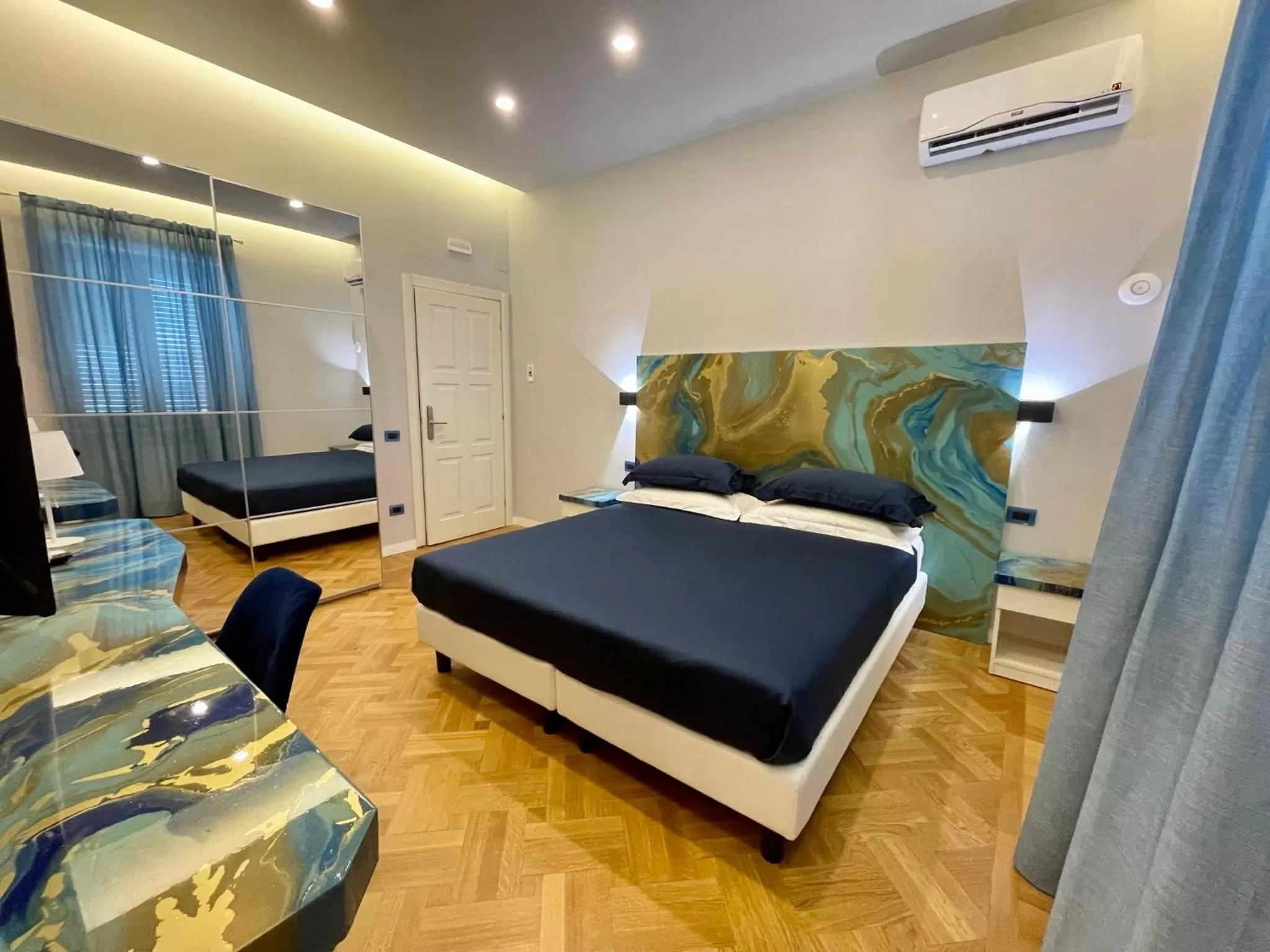 Bed in Tribus Boutique Hotel