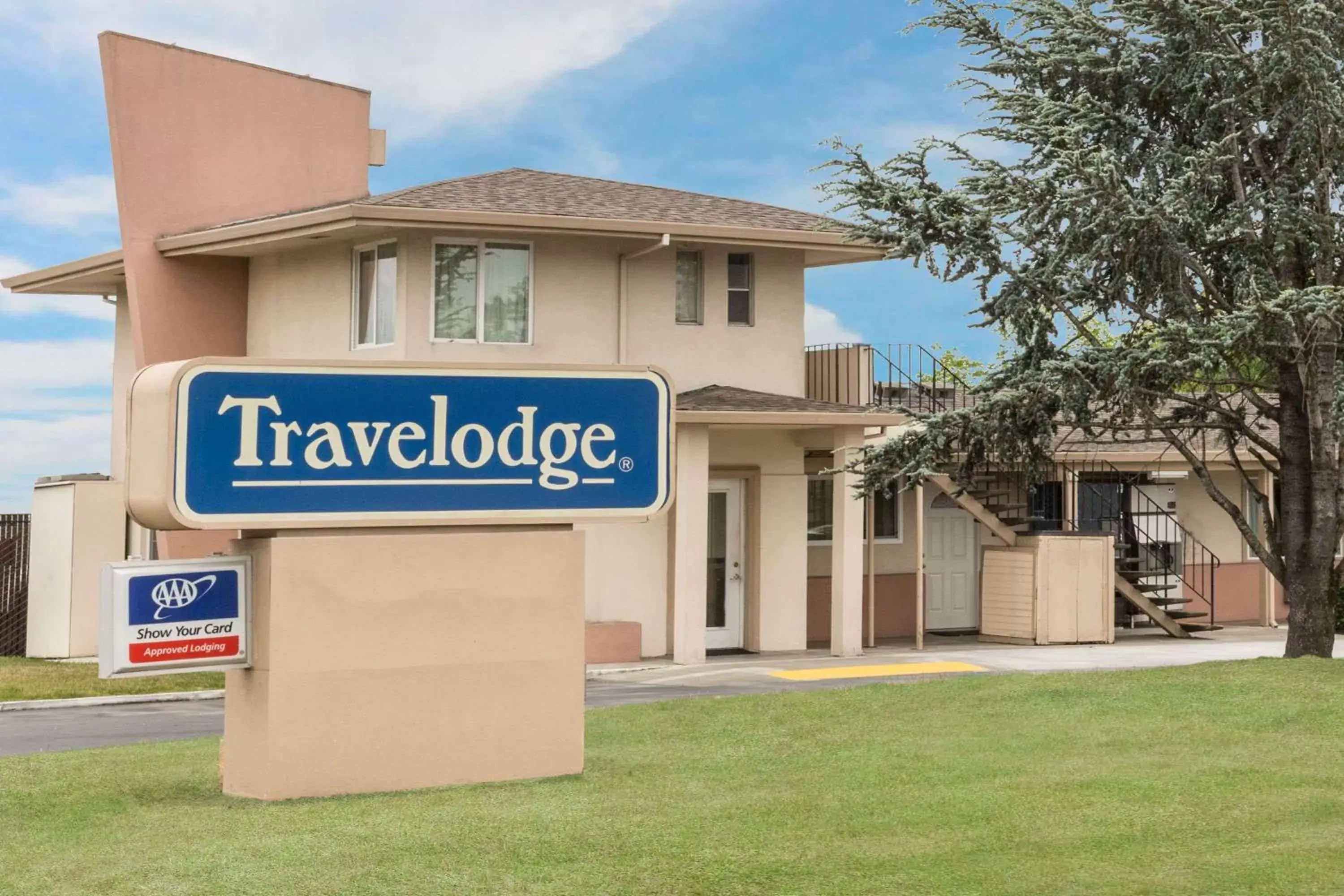 Property Building in Travelodge by Wyndham Santa Rosa Wine Country