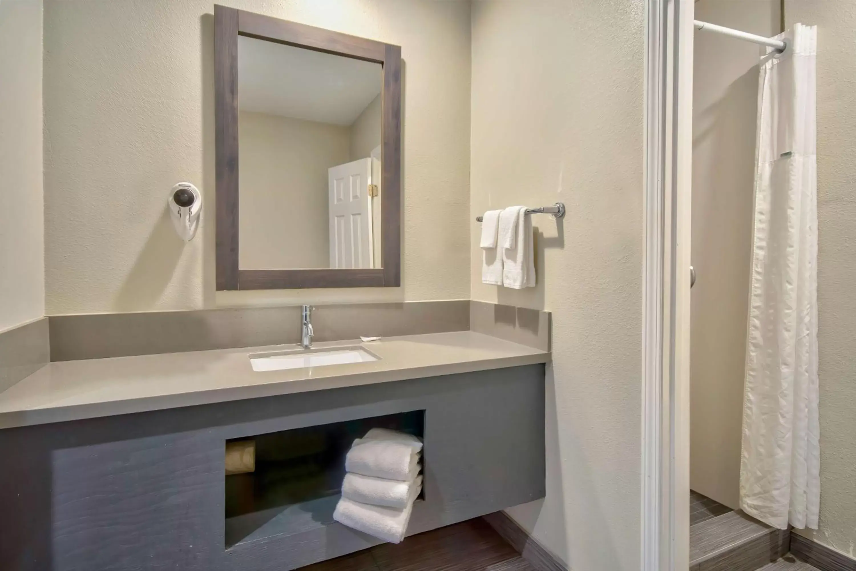 Bathroom in Studio 6 Rosemead, CA Bathroom in Studio 6 Rosemead, CA