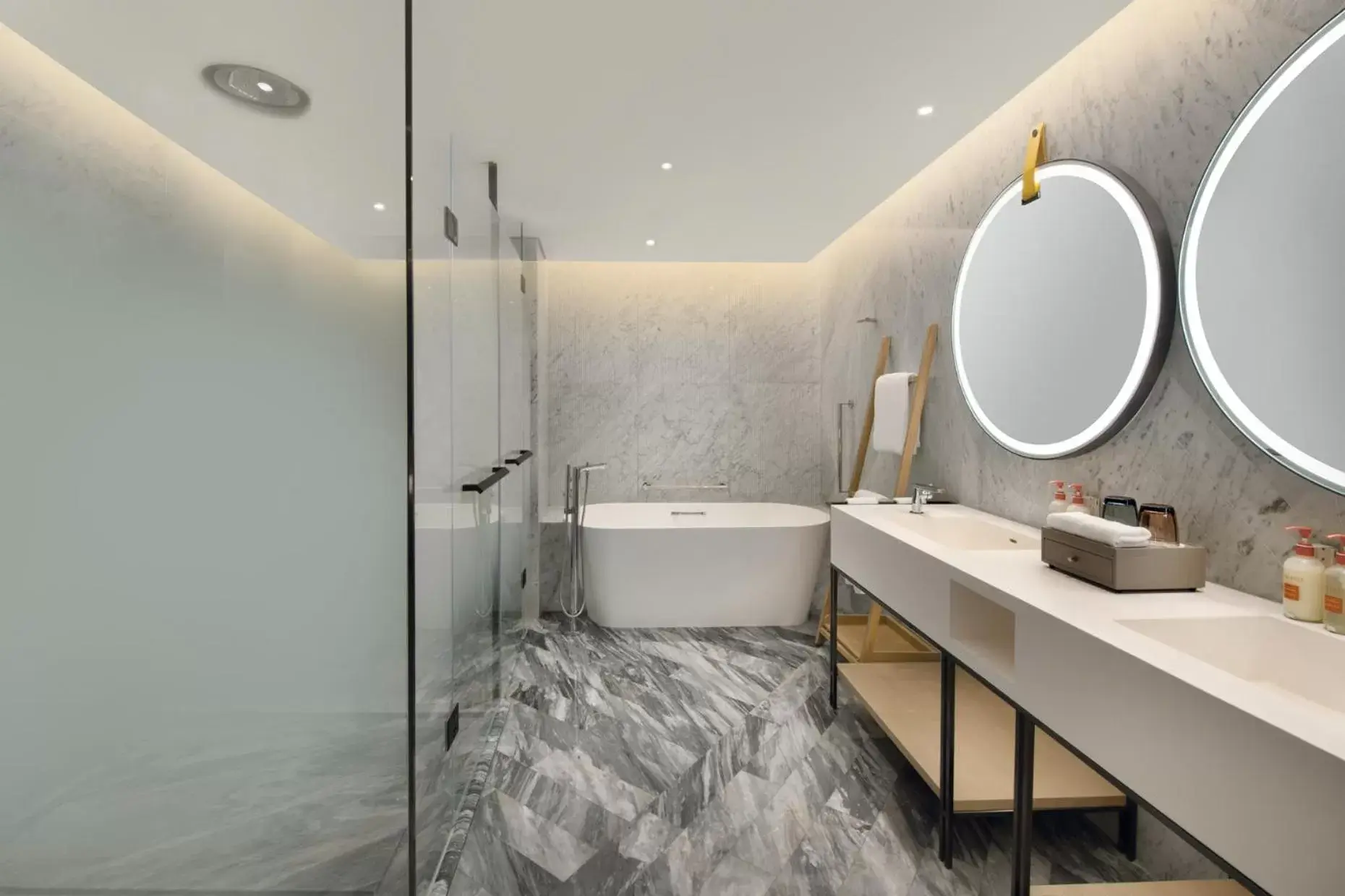 Toilet in Crowne Plaza Quanzhou Riverview by IHG Toilet in Crowne Plaza Quanzhou Riverview by IHG