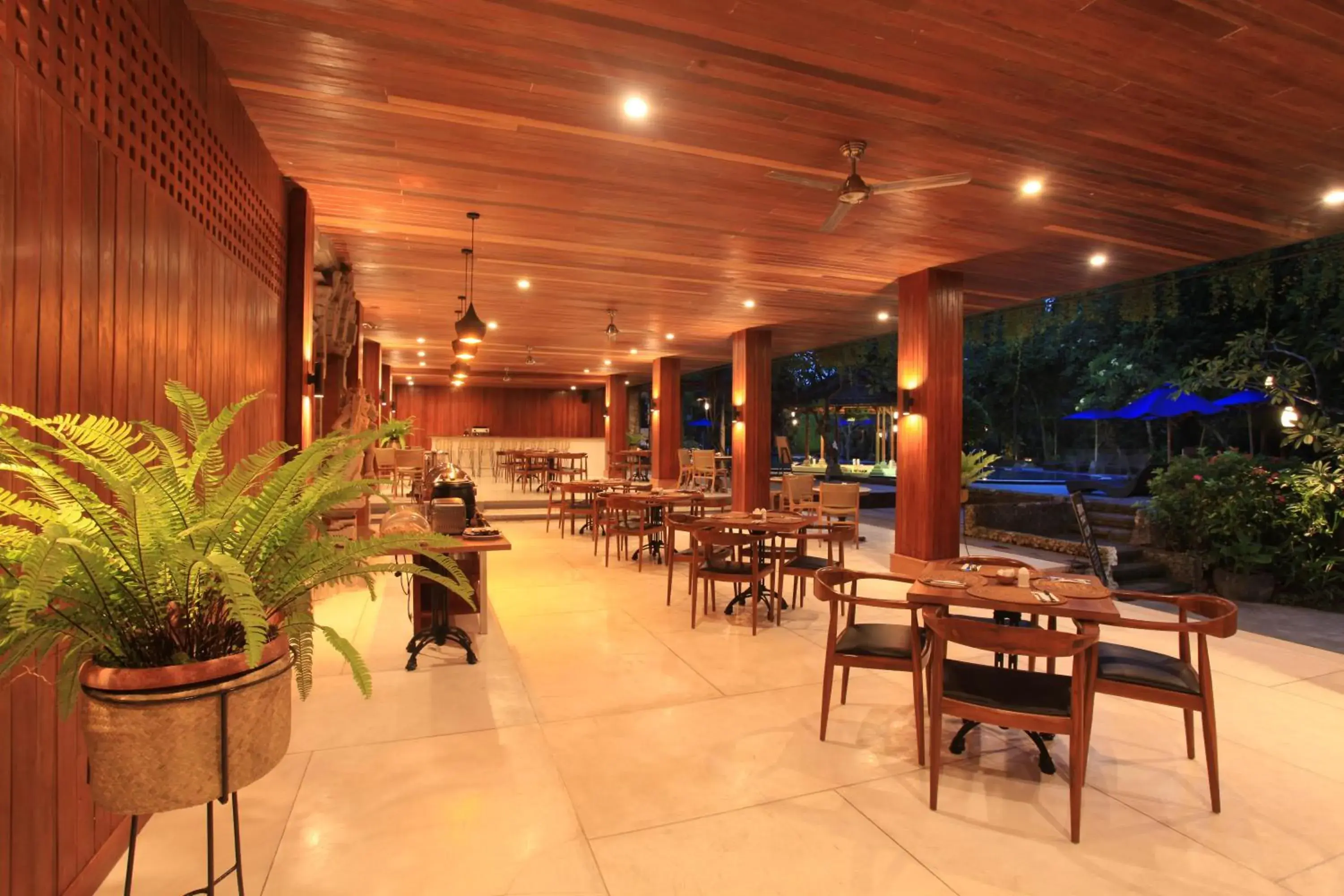 Restaurant/places to eat in Matahari Bungalow Hotel