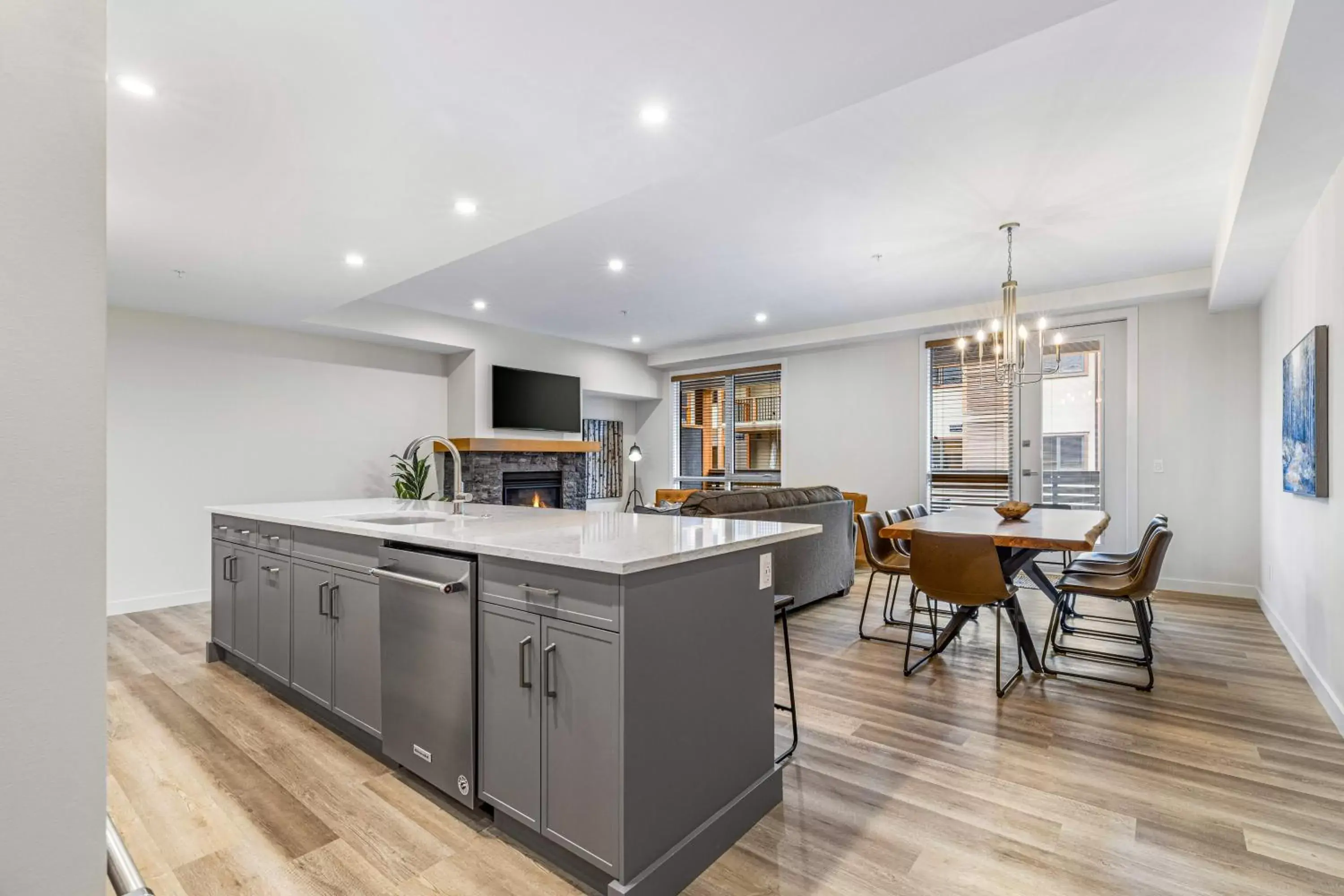 Kitchen or kitchenette, Kitchen/Kitchenette in Tamarack Lodge by Spring Creek Vacations