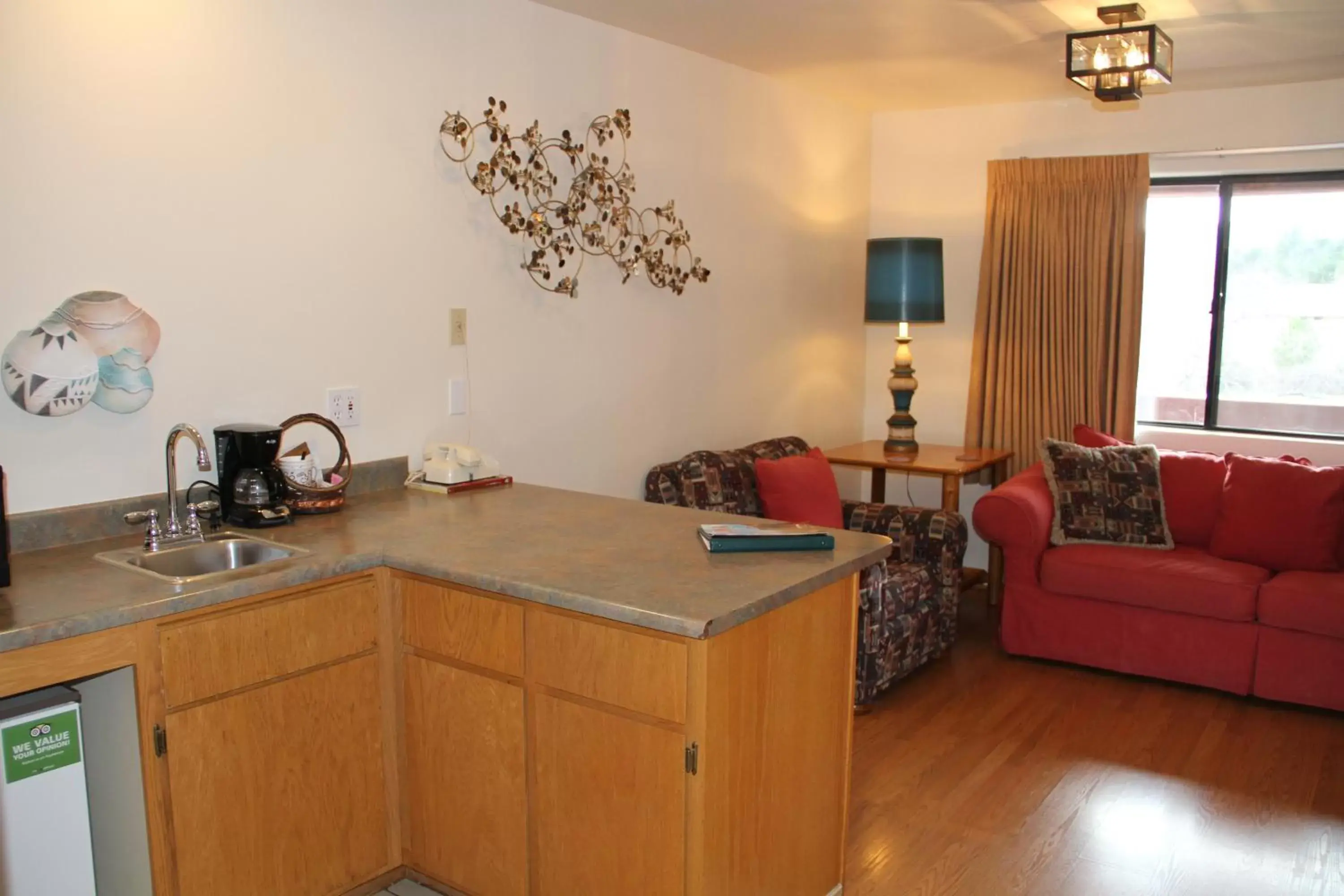 Living room, Kitchen/Kitchenette in Sedona Village Lodge