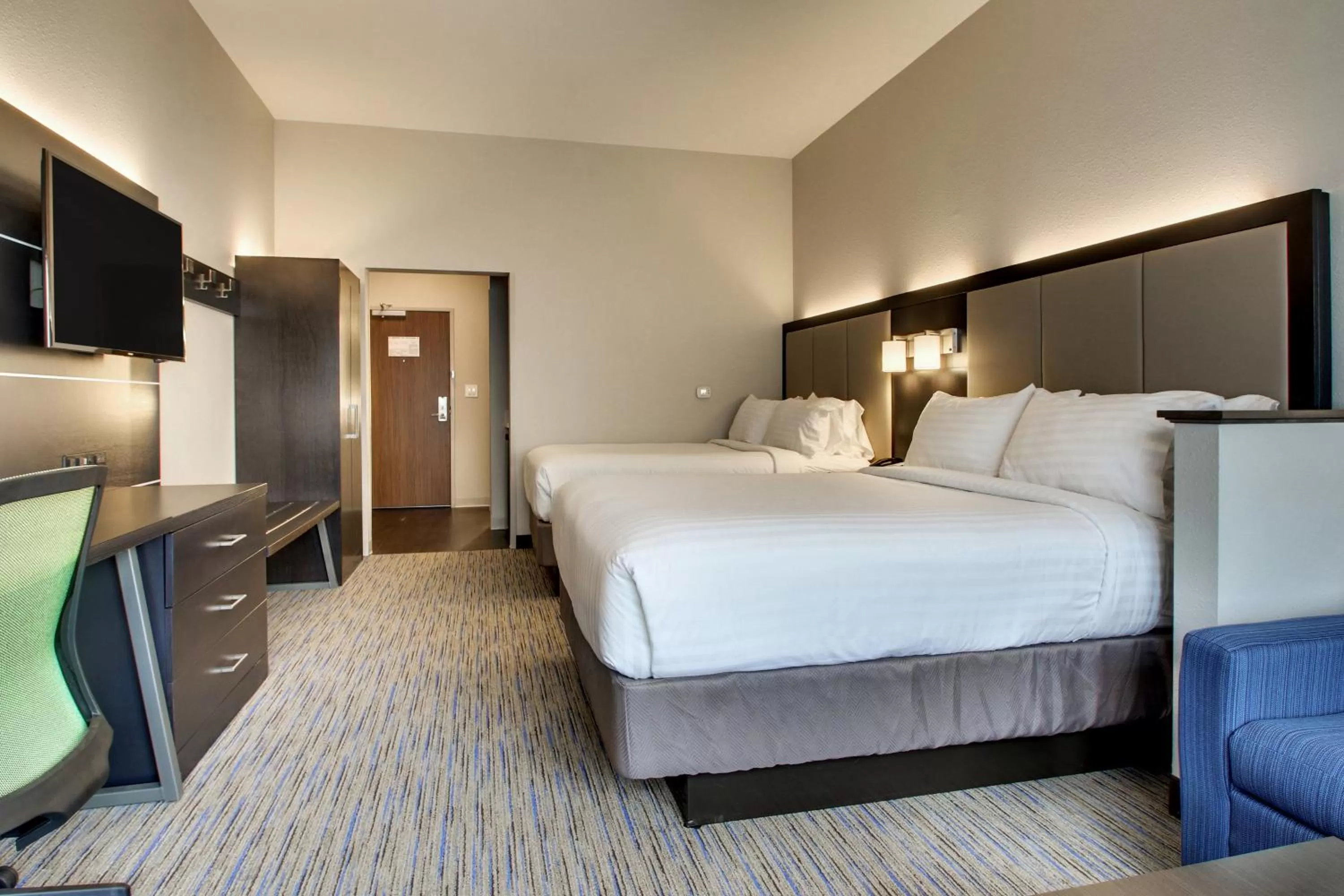 Bed in Holiday Inn Express & Suites Charleston NE Mt Pleasant US17 by IHG