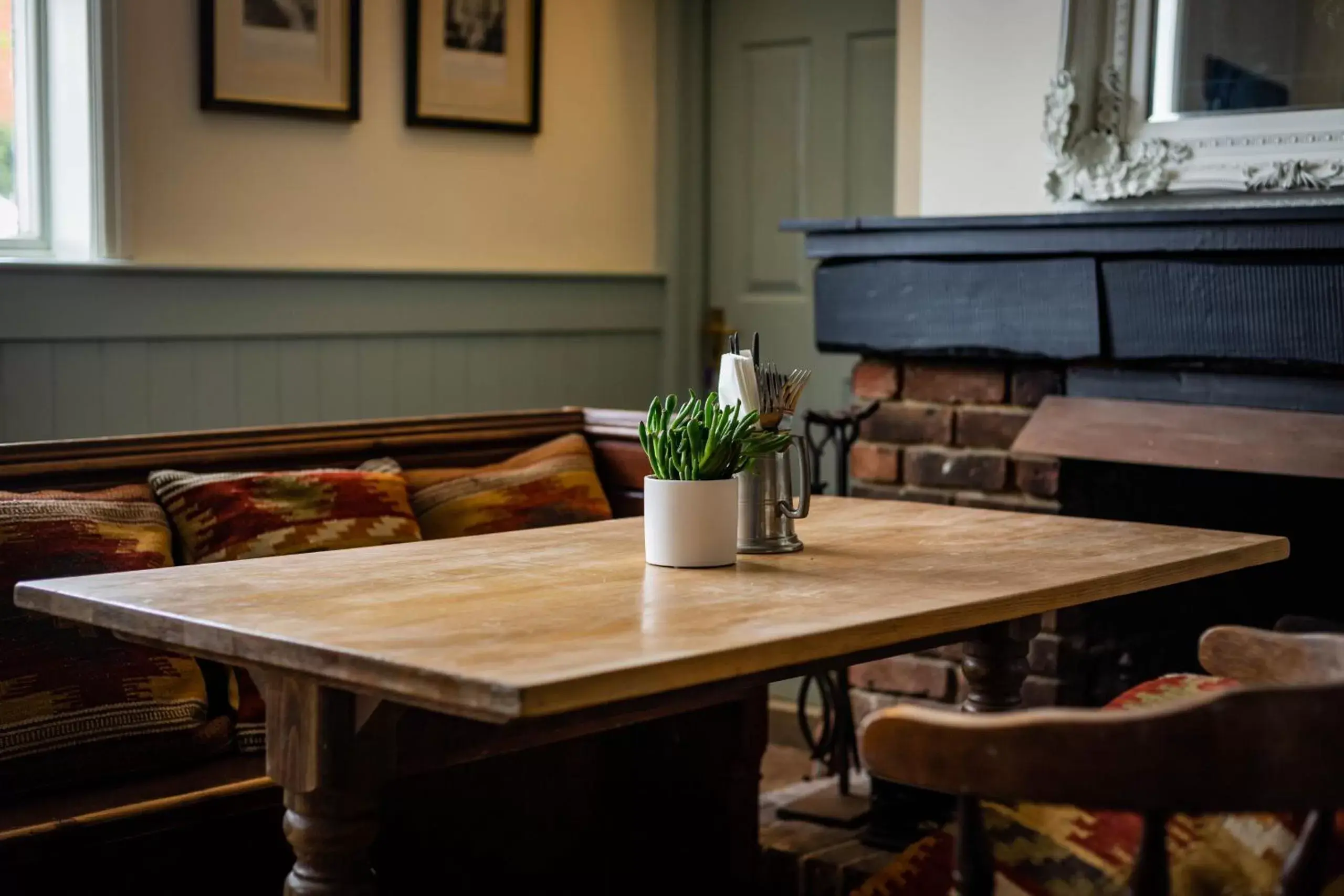 Dining area in The Cricketers Inn