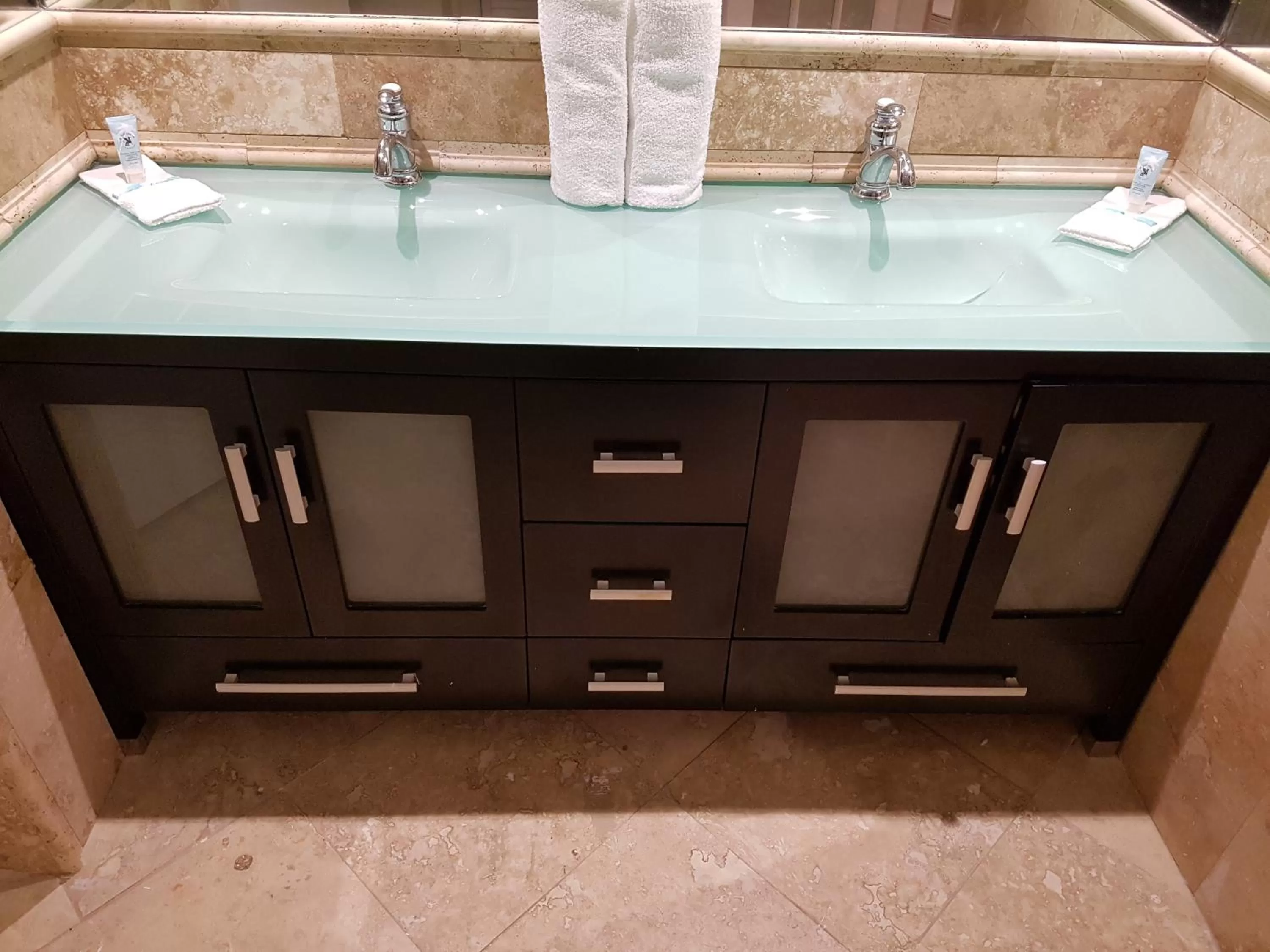 Bathroom in Golden Palm B & B