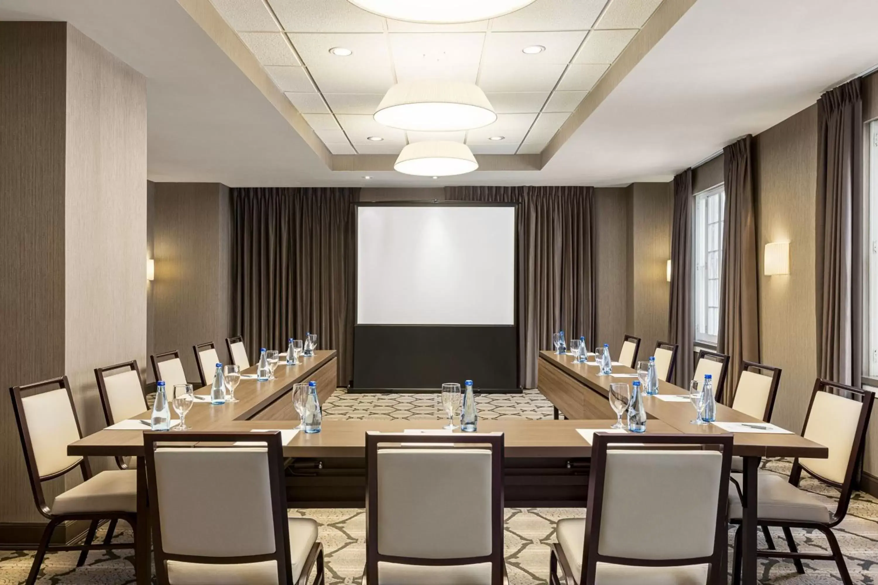 Meeting/conference room in Magnolia Hotel St. Louis, a Tribute Portfolio Hotel