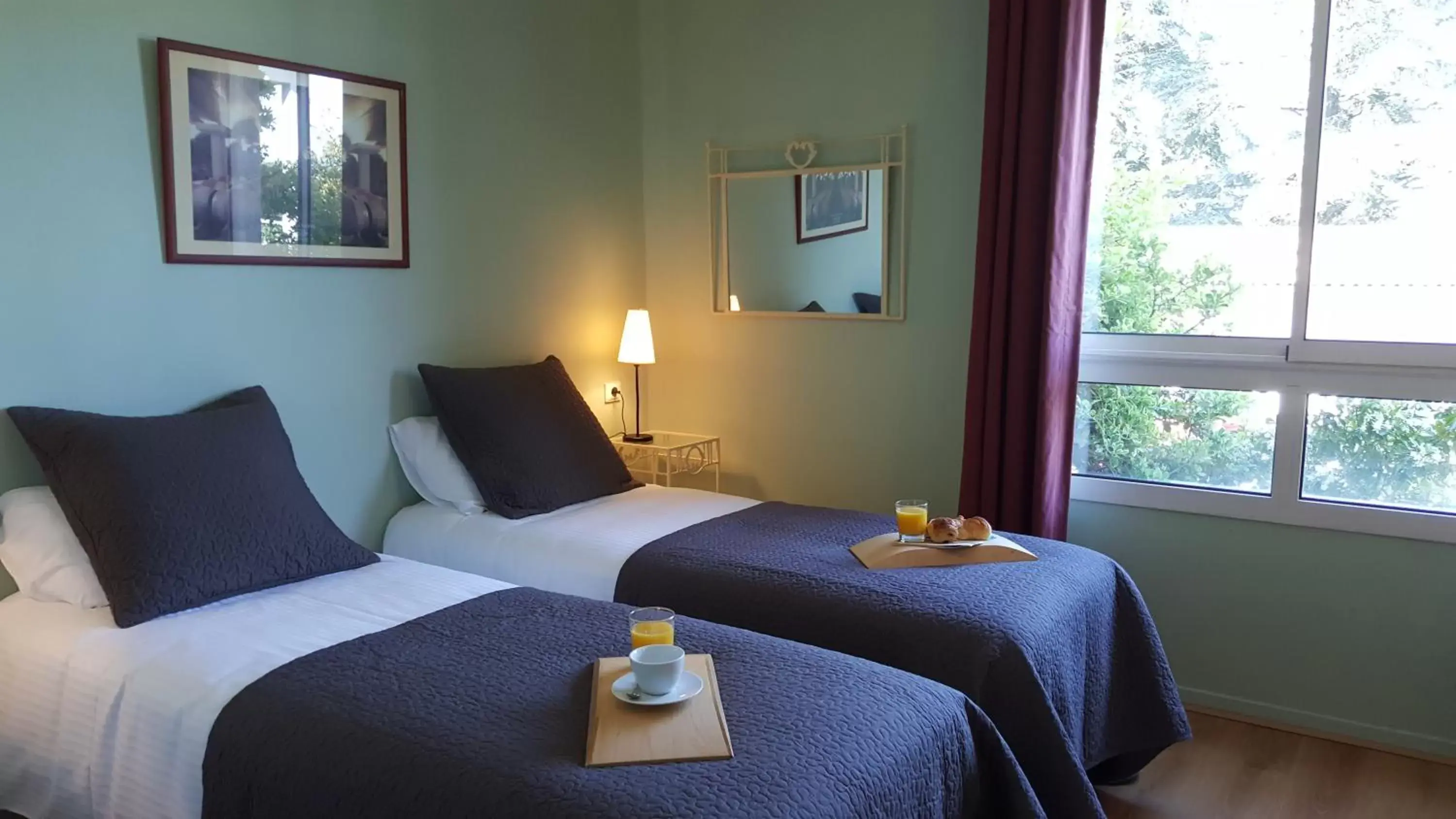 Photo of the whole room, Bed in Les Secrets Château Pey La Tour - Groupe LOGIS HOTELS