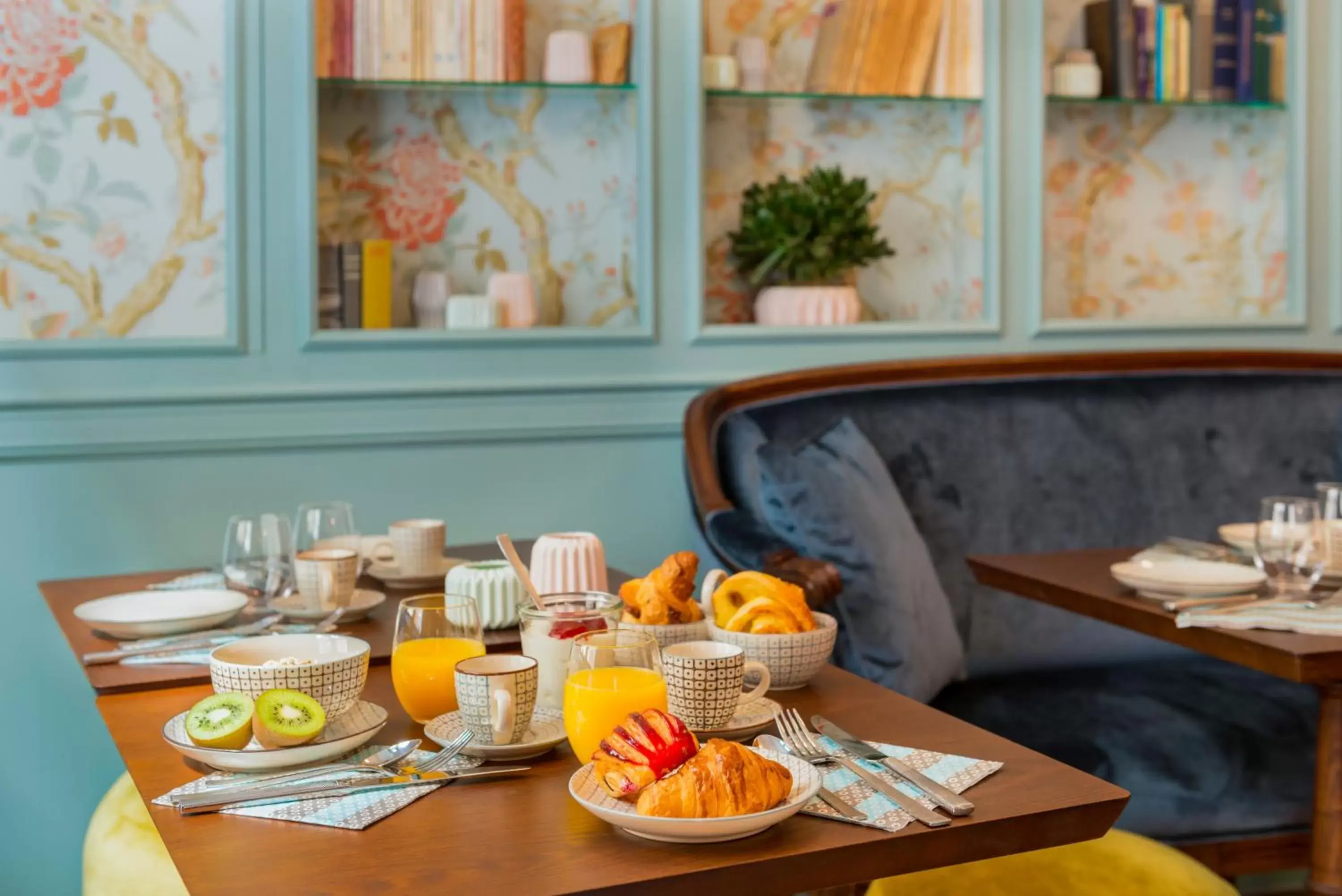 Breakfast in Hotel de Neuve by Happyculture