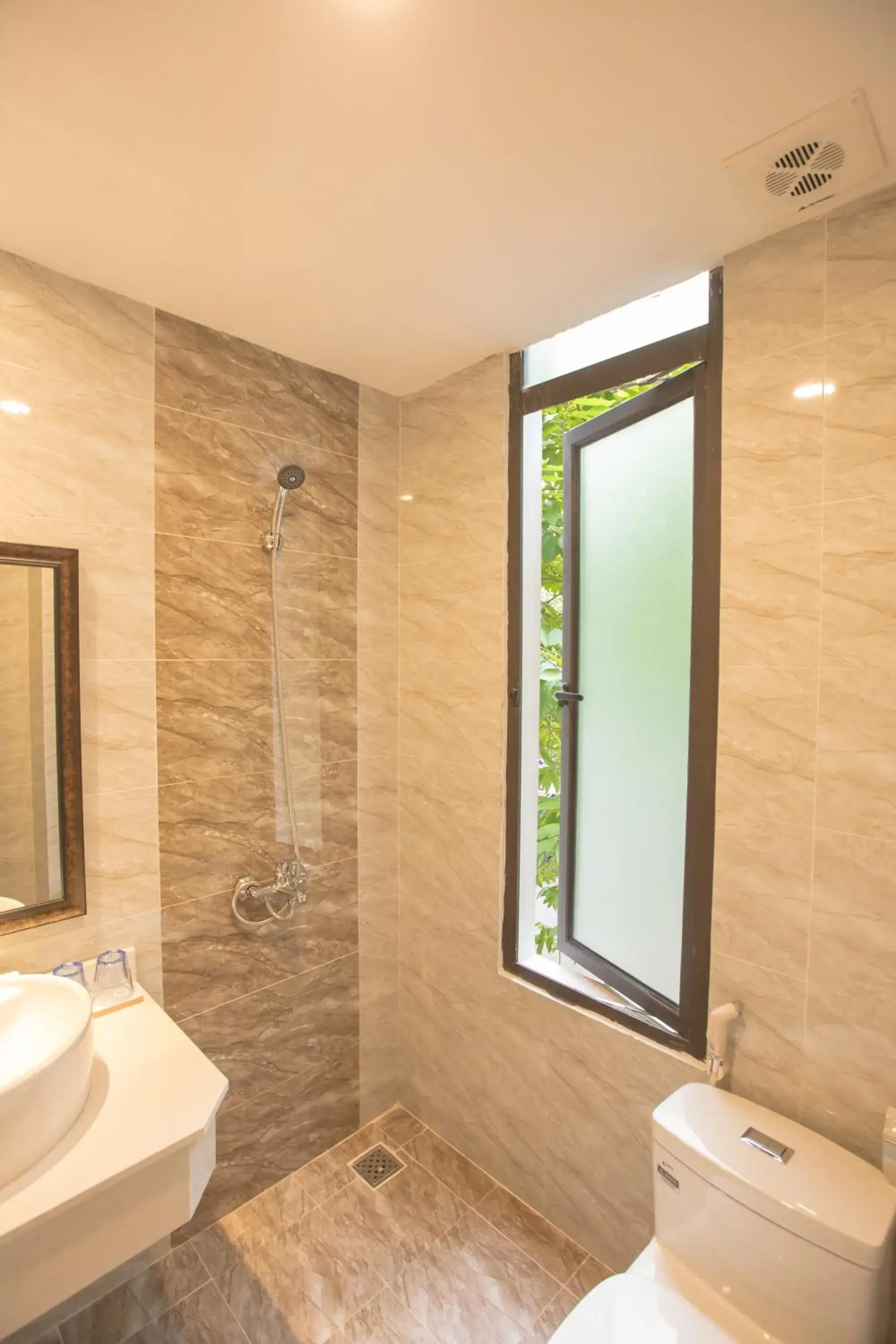 Bathroom in Dinh Ami Hanoi Hotel