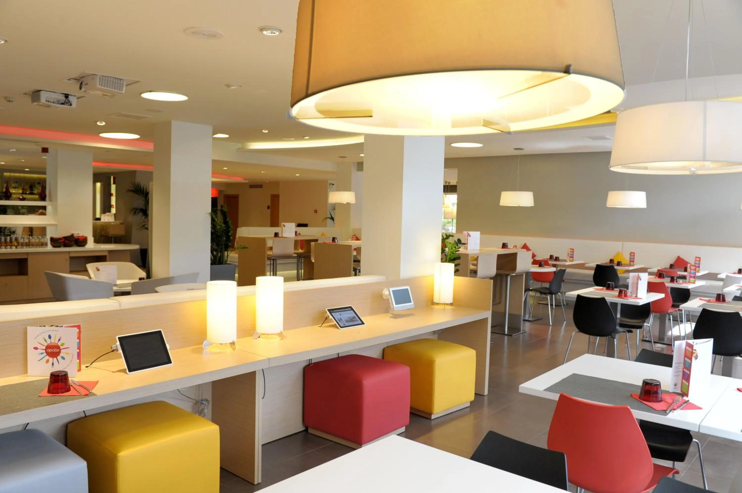 Restaurant/places to eat in Ibis Cornella