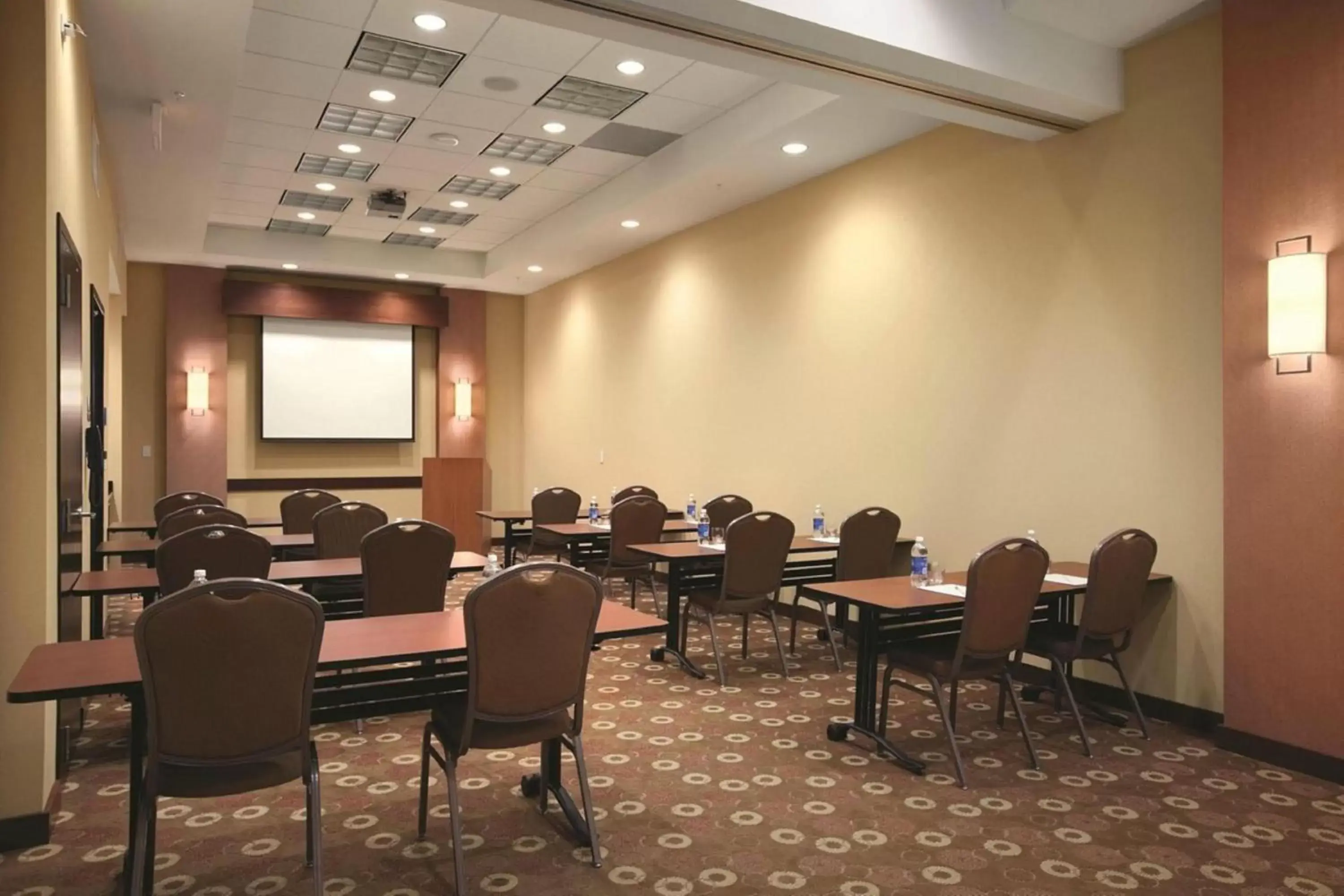 Meeting/conference room in Hyatt Place Des Moines Downtown