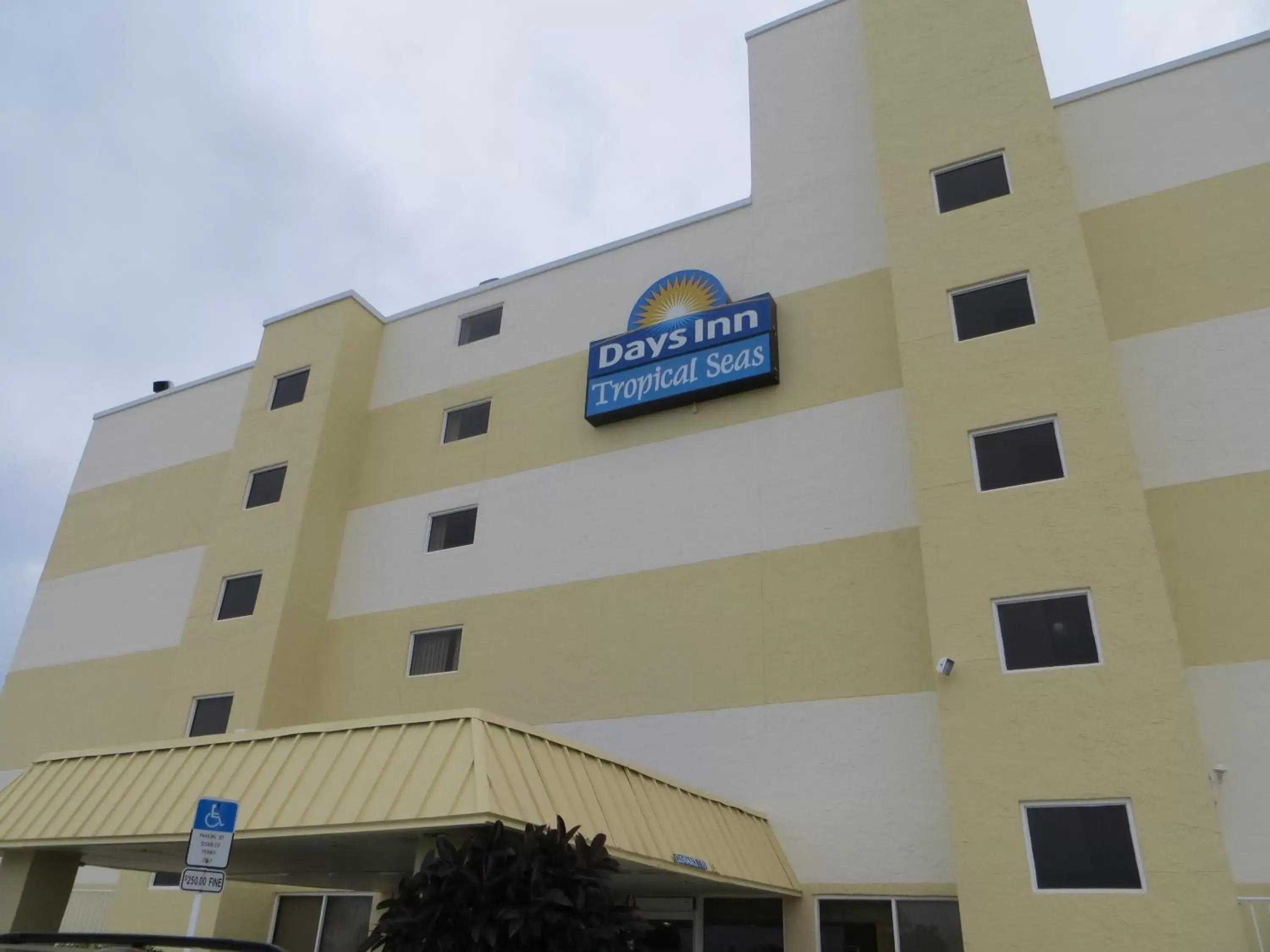 Facade/entrance, Property Building in Days Inn by Wyndham Daytona Oceanfront