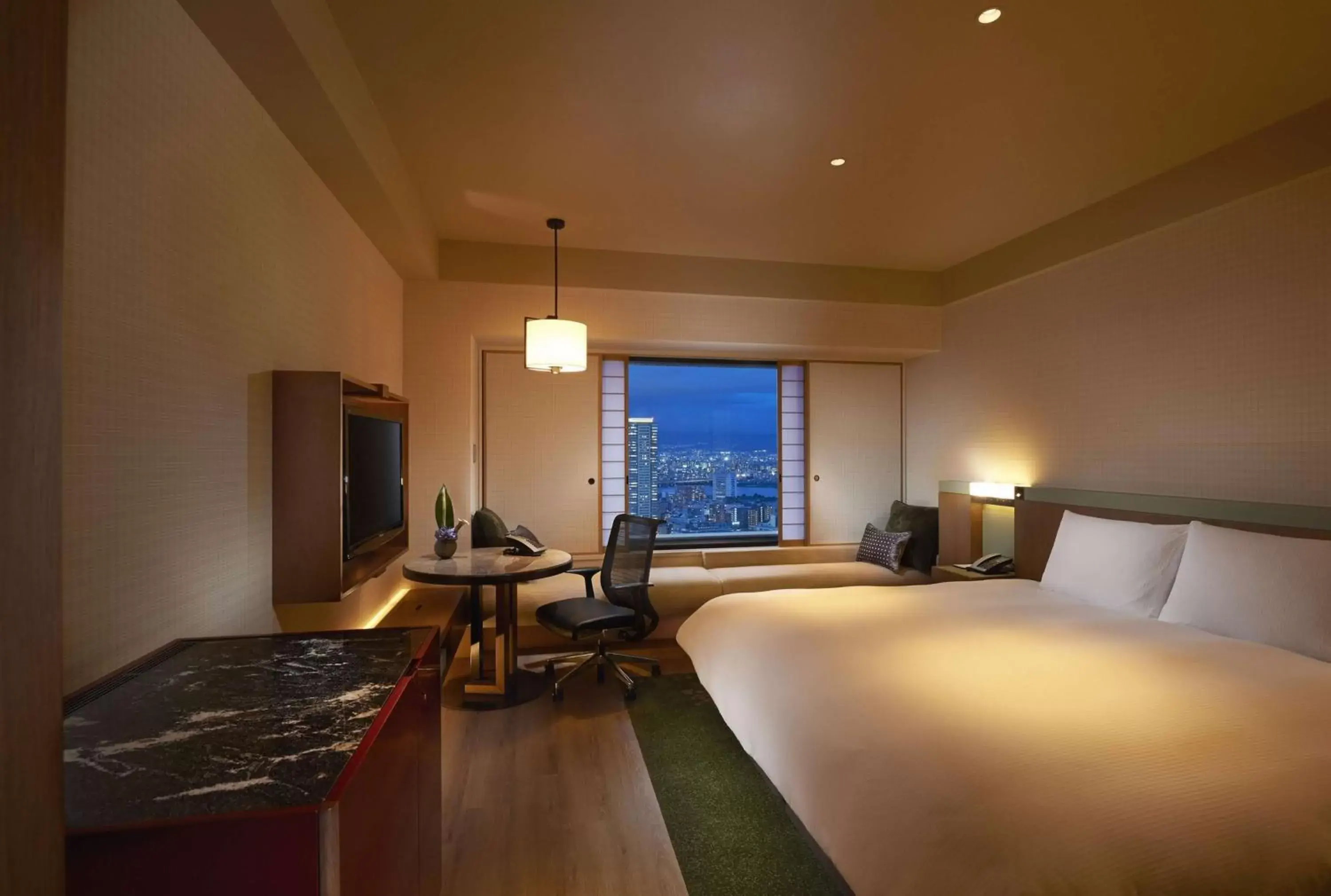 Bed in Hilton Osaka Hotel Bed in Hilton Osaka Hotel