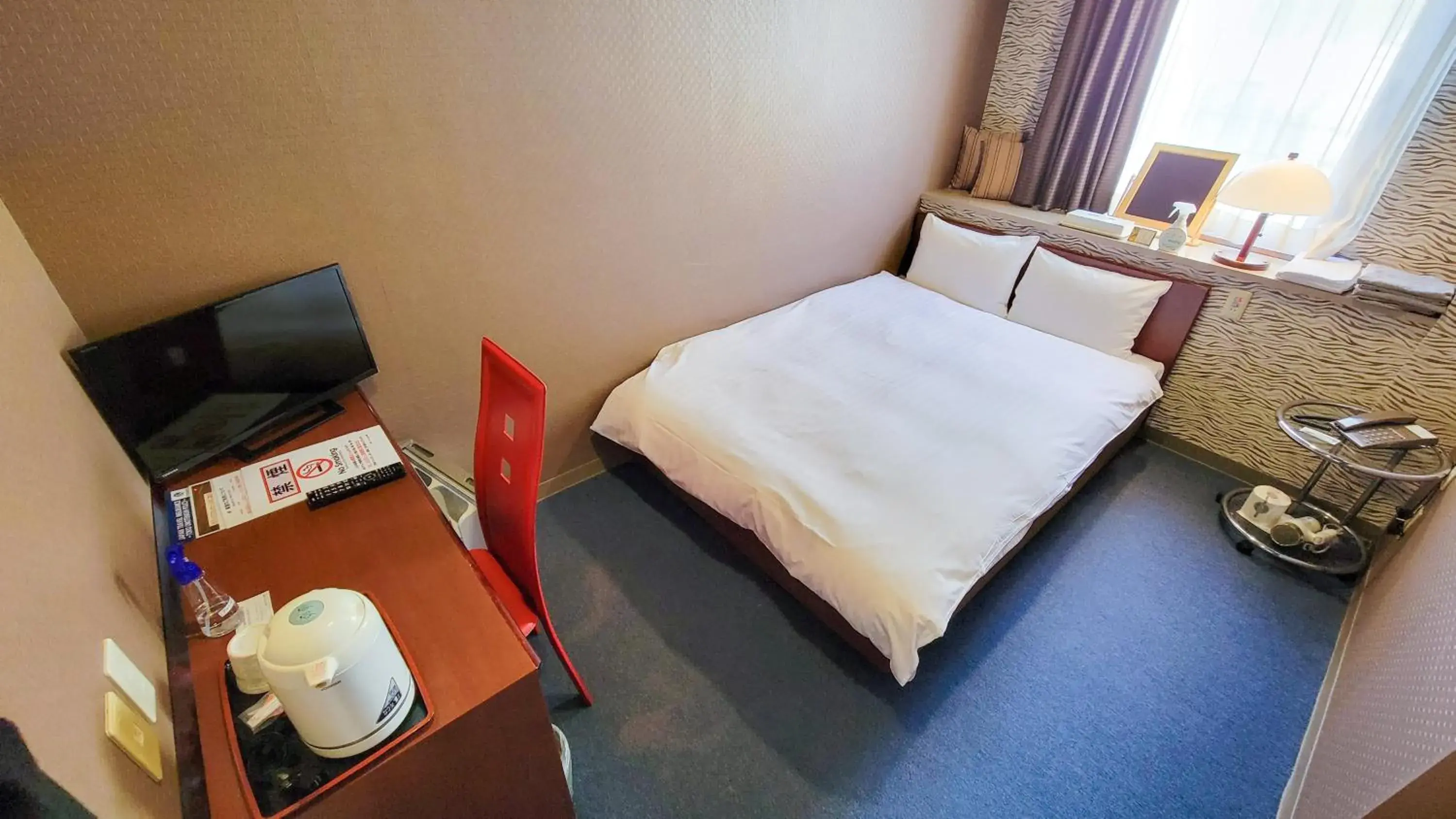 Bed in Hotel Palms Tenmonkan