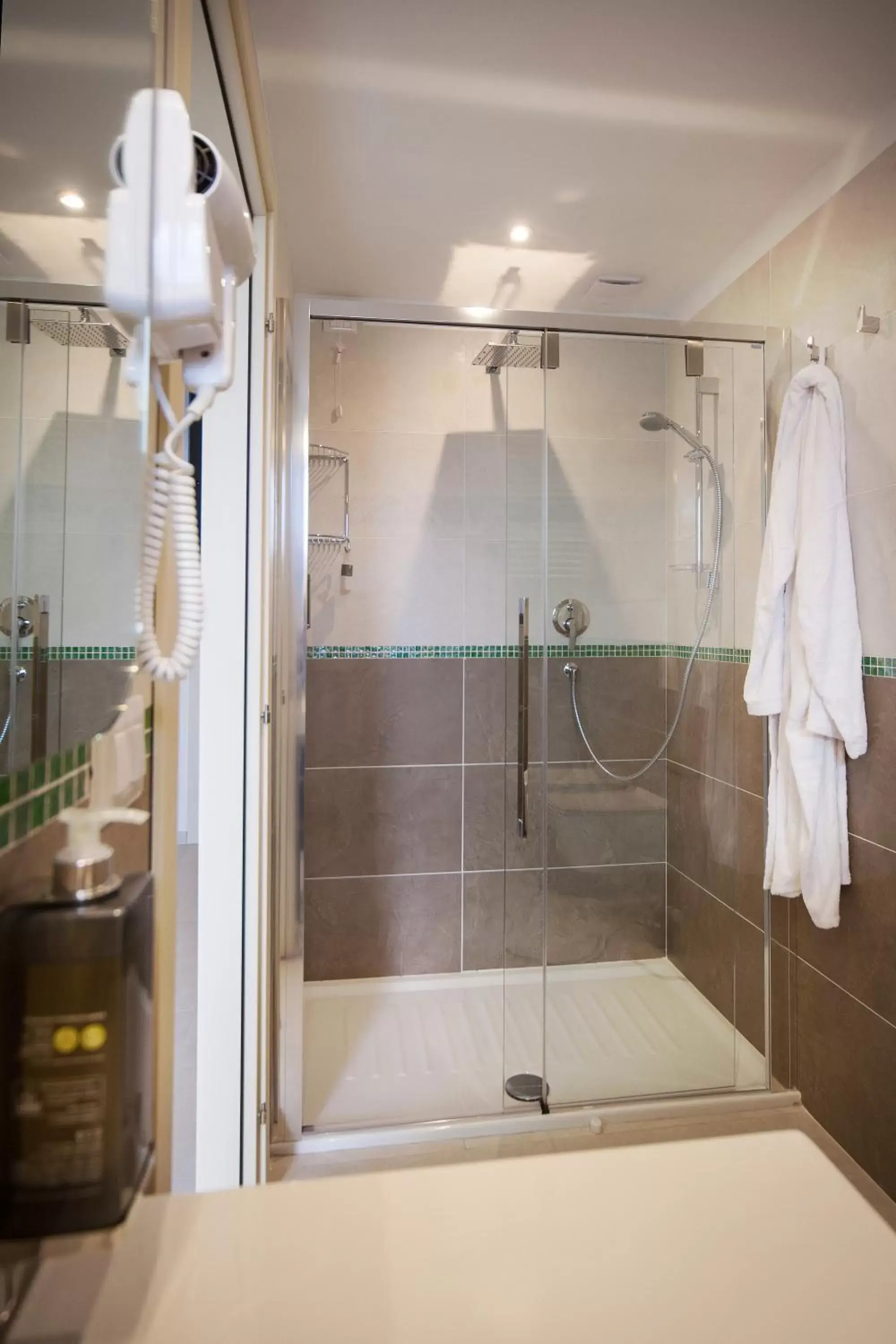 Shower, Bathroom in Hotel Aria