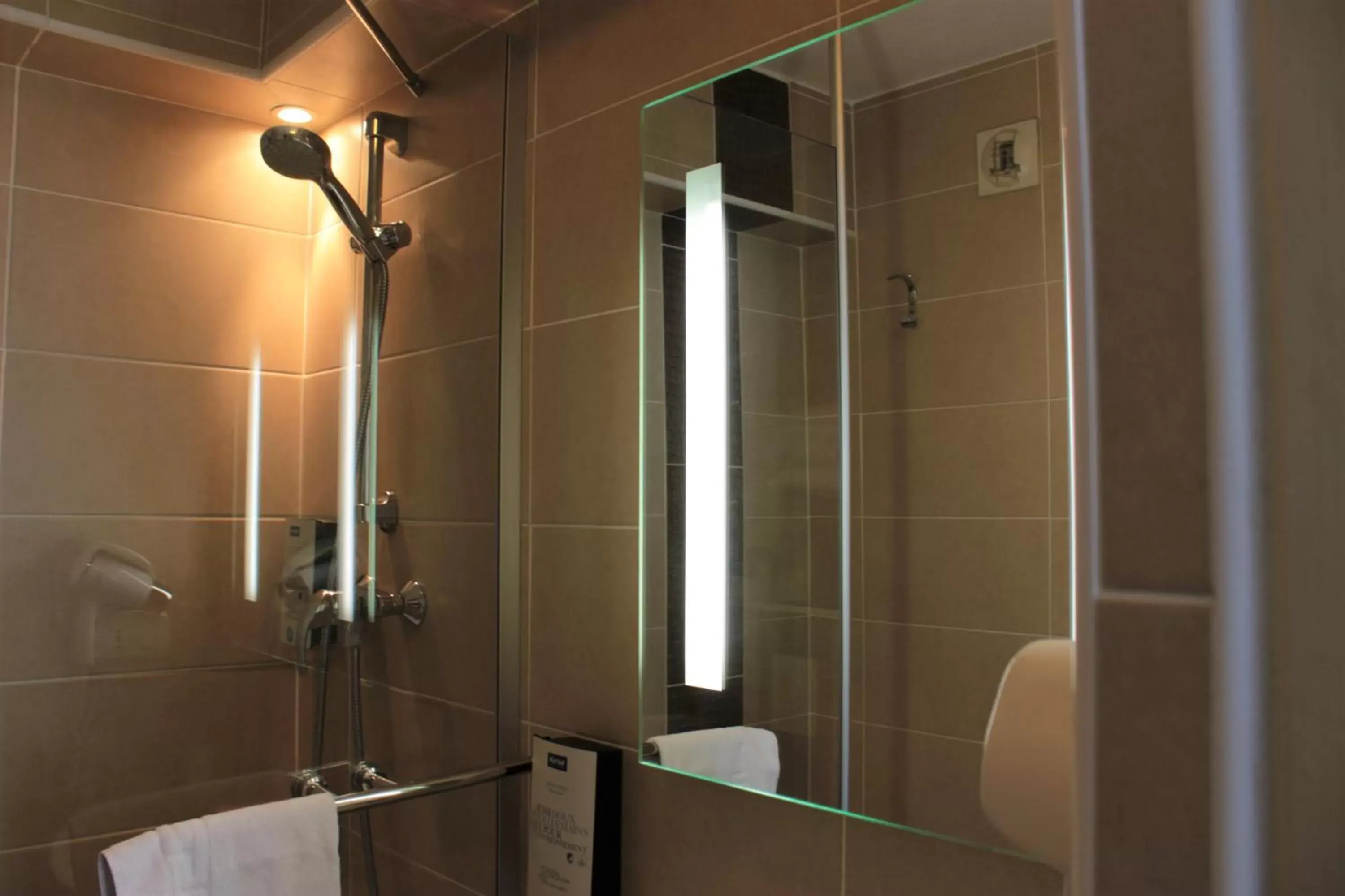 Shower, Bathroom in Kyriad Hotel Montpellier Centre Antigone