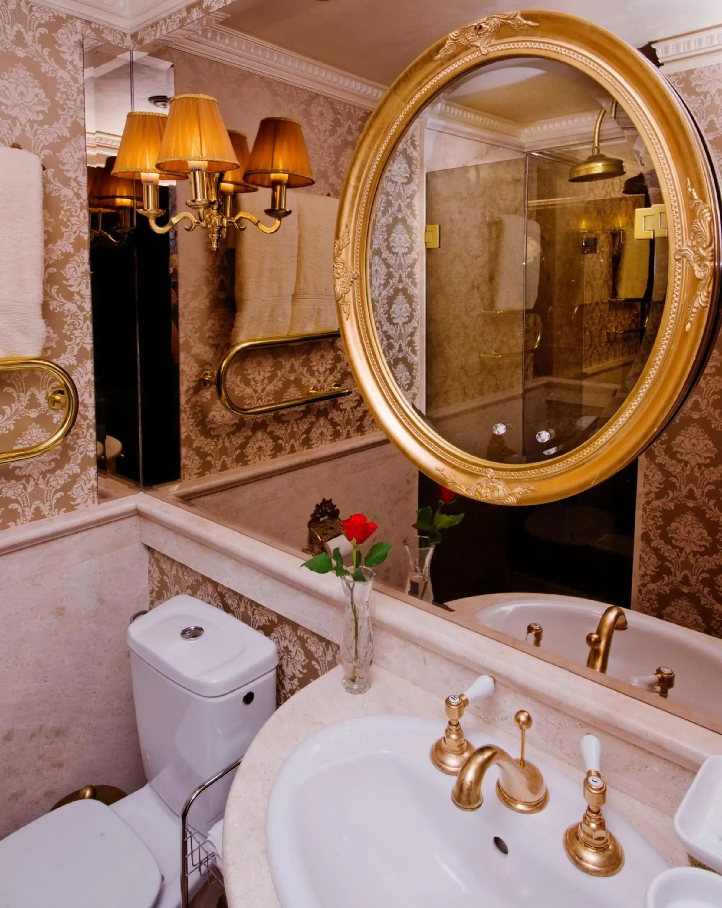 Bathroom in Imperial Hotel & Restaurant