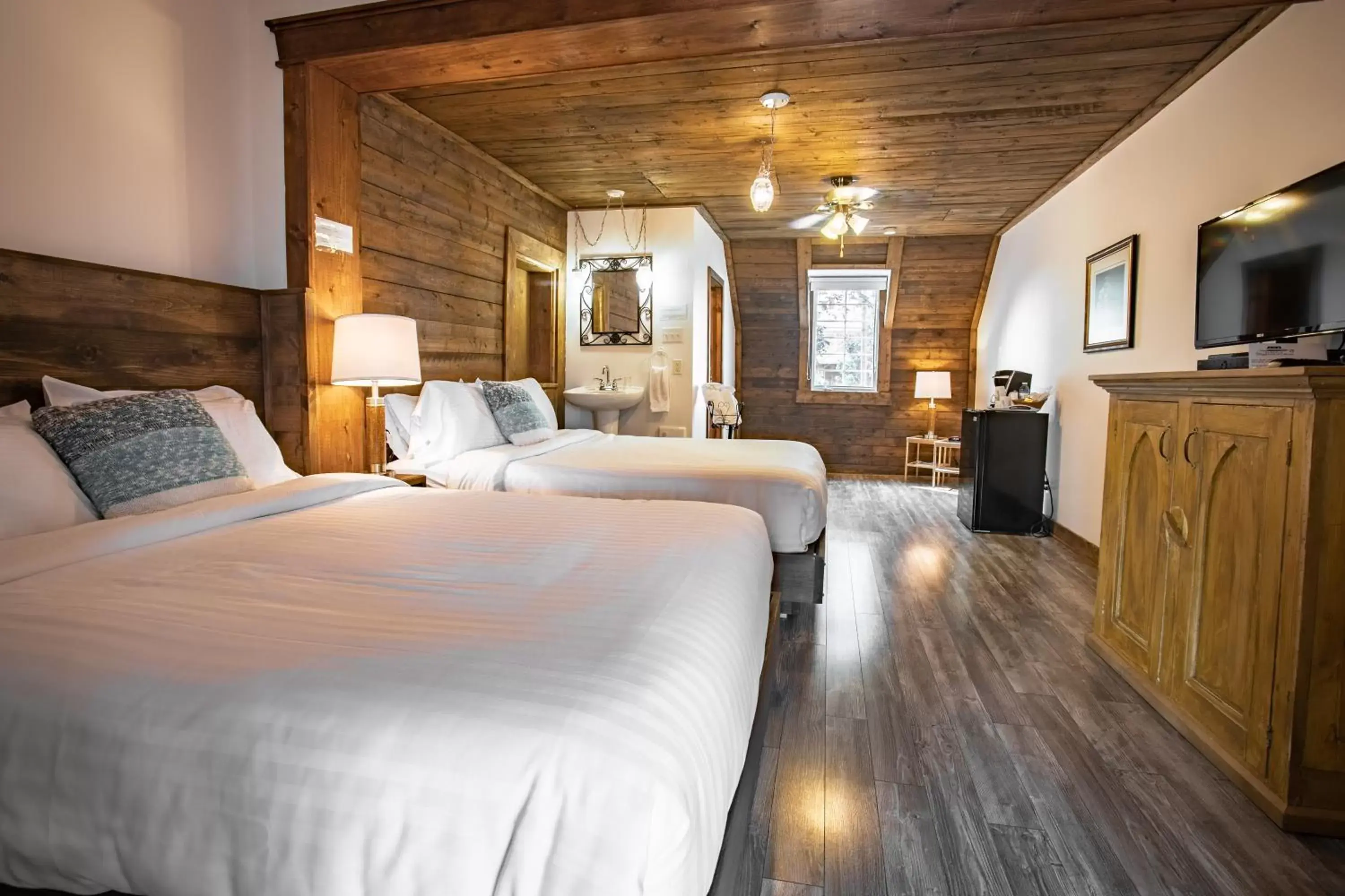 Bedroom, Bed in Auberge Seigneurie des Monts