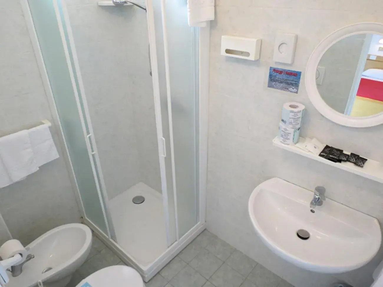 Shower, Bathroom in Hotel Gemini