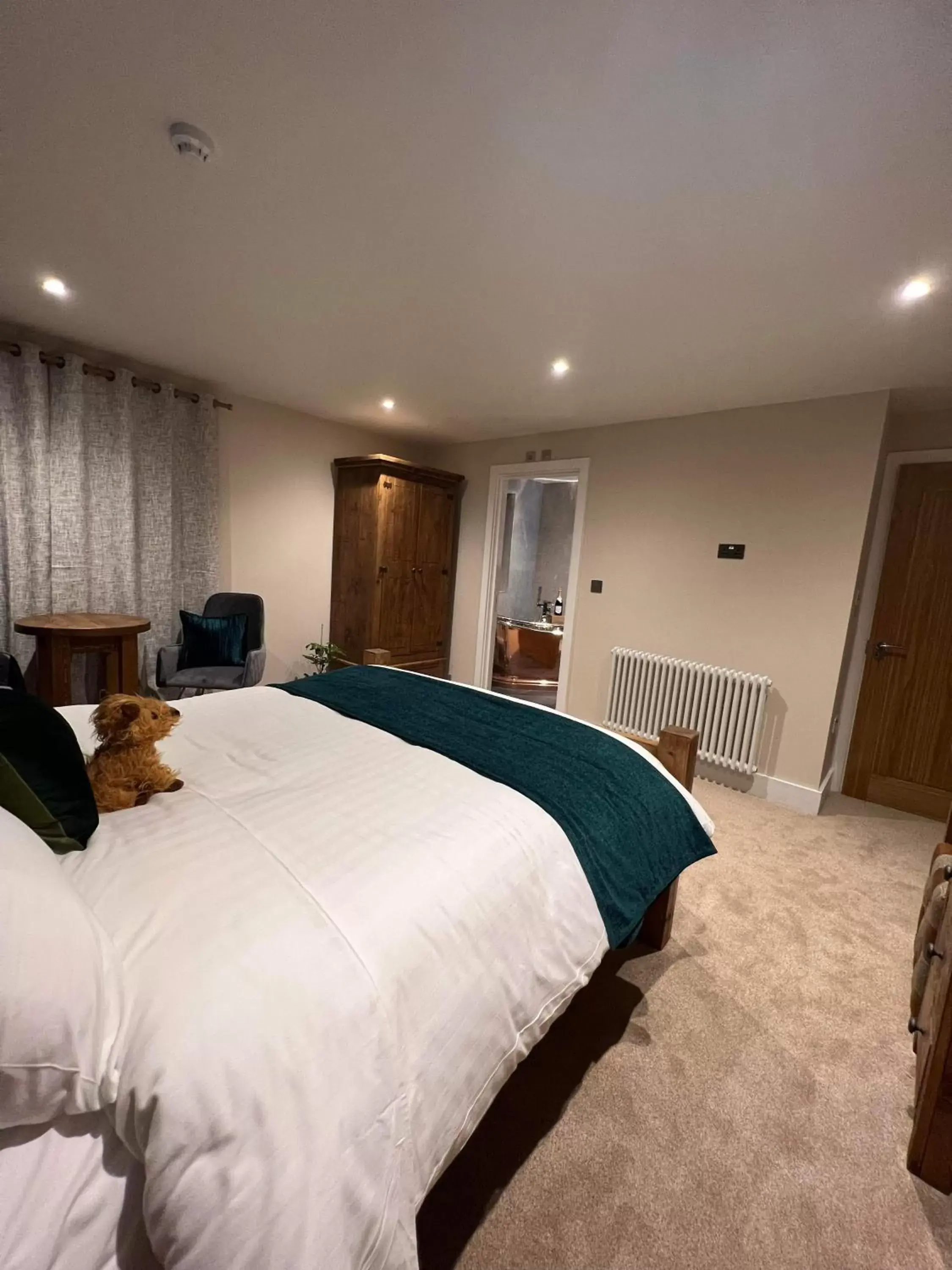 Bedroom, Bed in Bulls Head - Holymoorside