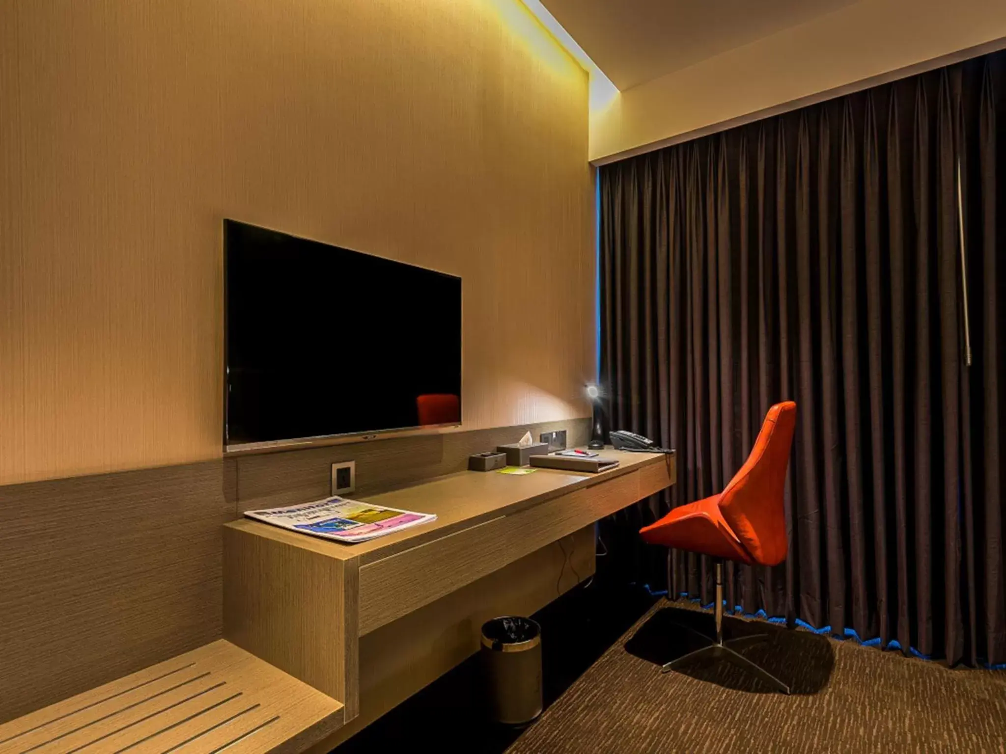 TV and multimedia, TV/Entertainment Center in Best Western Plus Maple Leaf