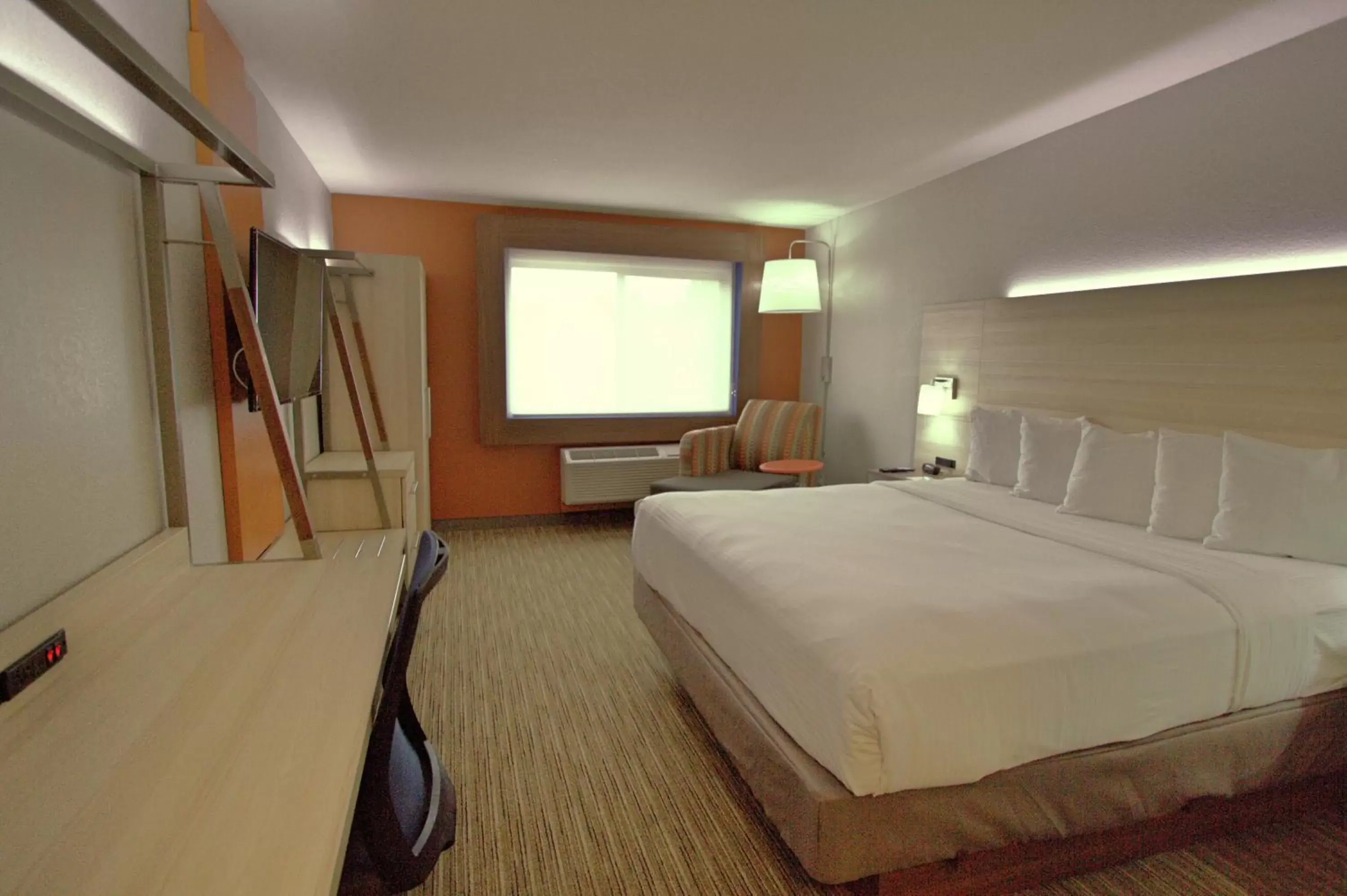 Photo of the whole room, Bed in Holiday Inn Express Sedona - Oak Creek, an IHG Hotel