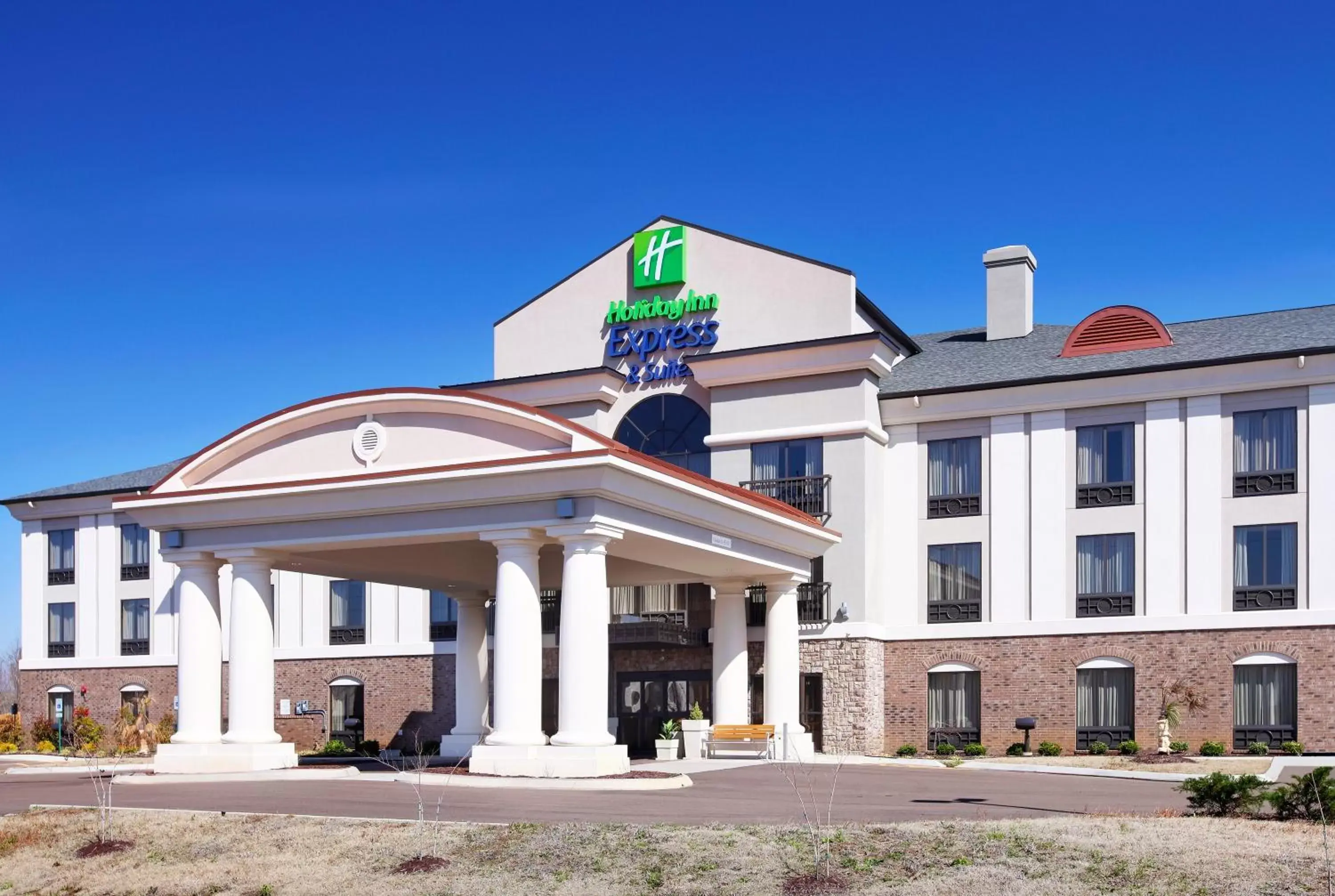 Property Building in Holiday Inn Express & Suites Covington, an IHG Hotel