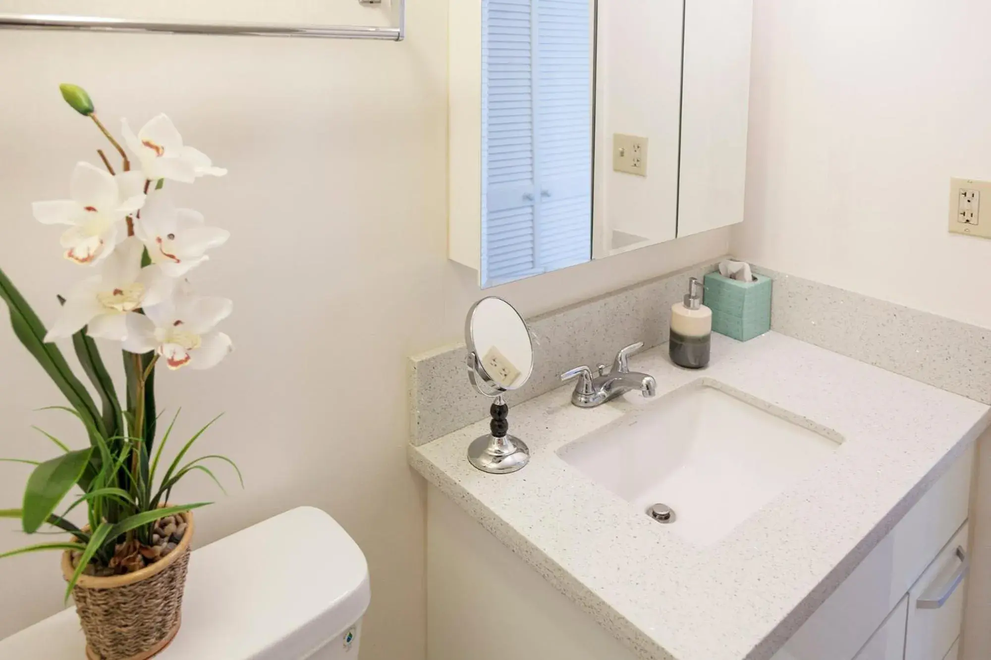 Bathroom in Tropical Studios at Marine Surf Waikiki - FREE PARKING - BEST LOCATION - FULL KITCHEN - SWIMMING POOL