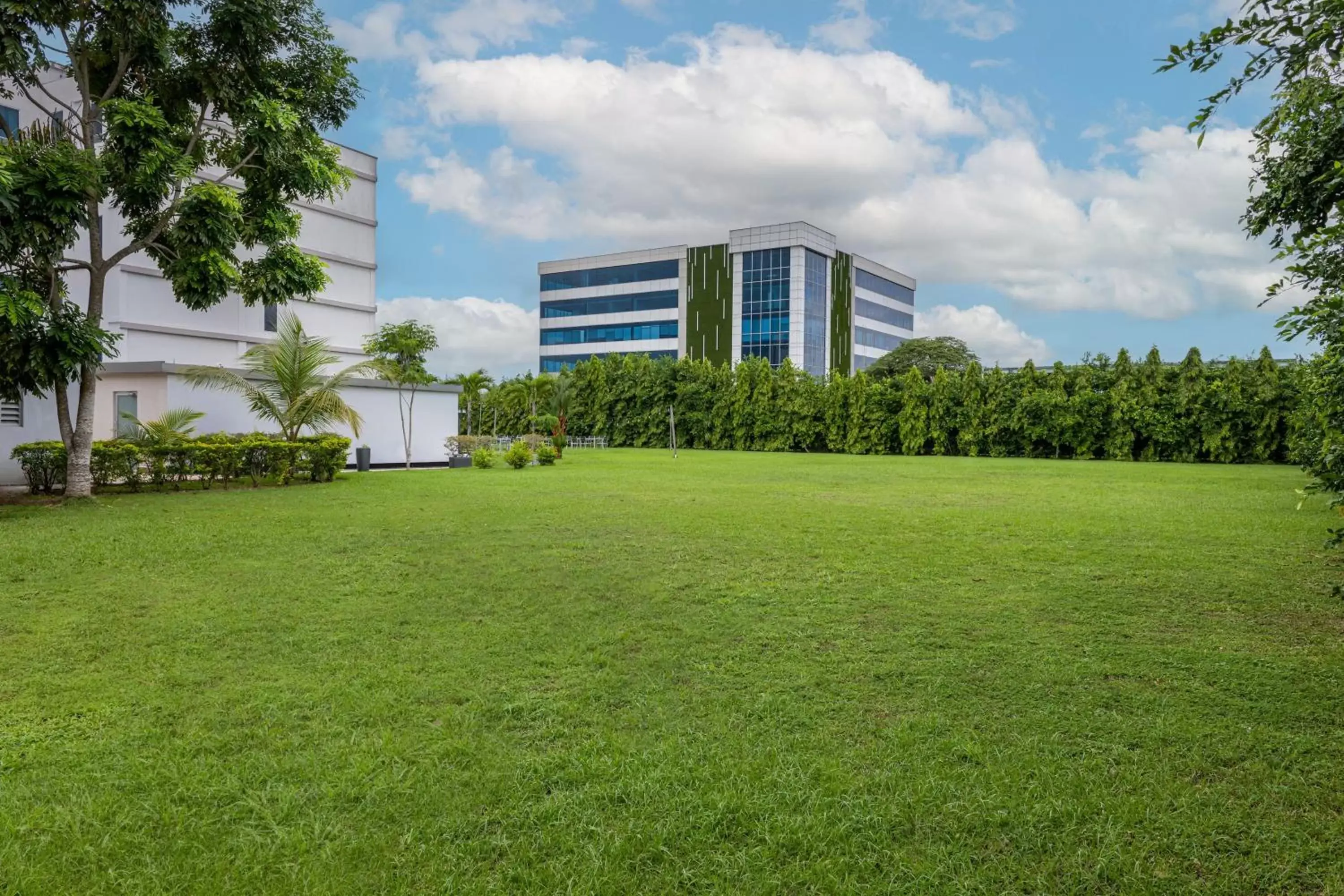 Meeting/conference room, Property Building in Crowne Plaza Airport, an IHG Hotel