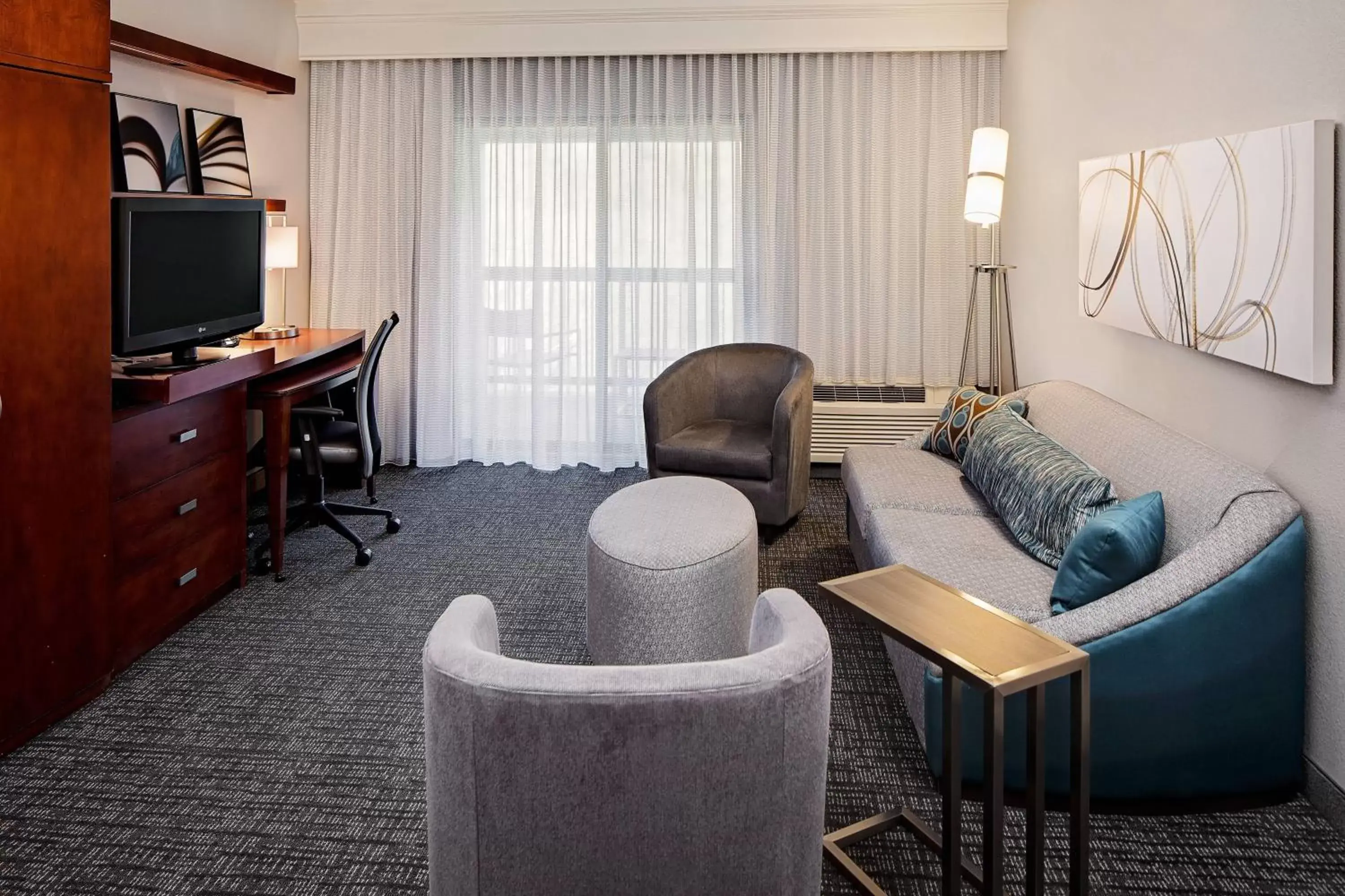 Living room, Seating Area in Courtyard by Marriott Pittsburgh West Homestead Waterfront