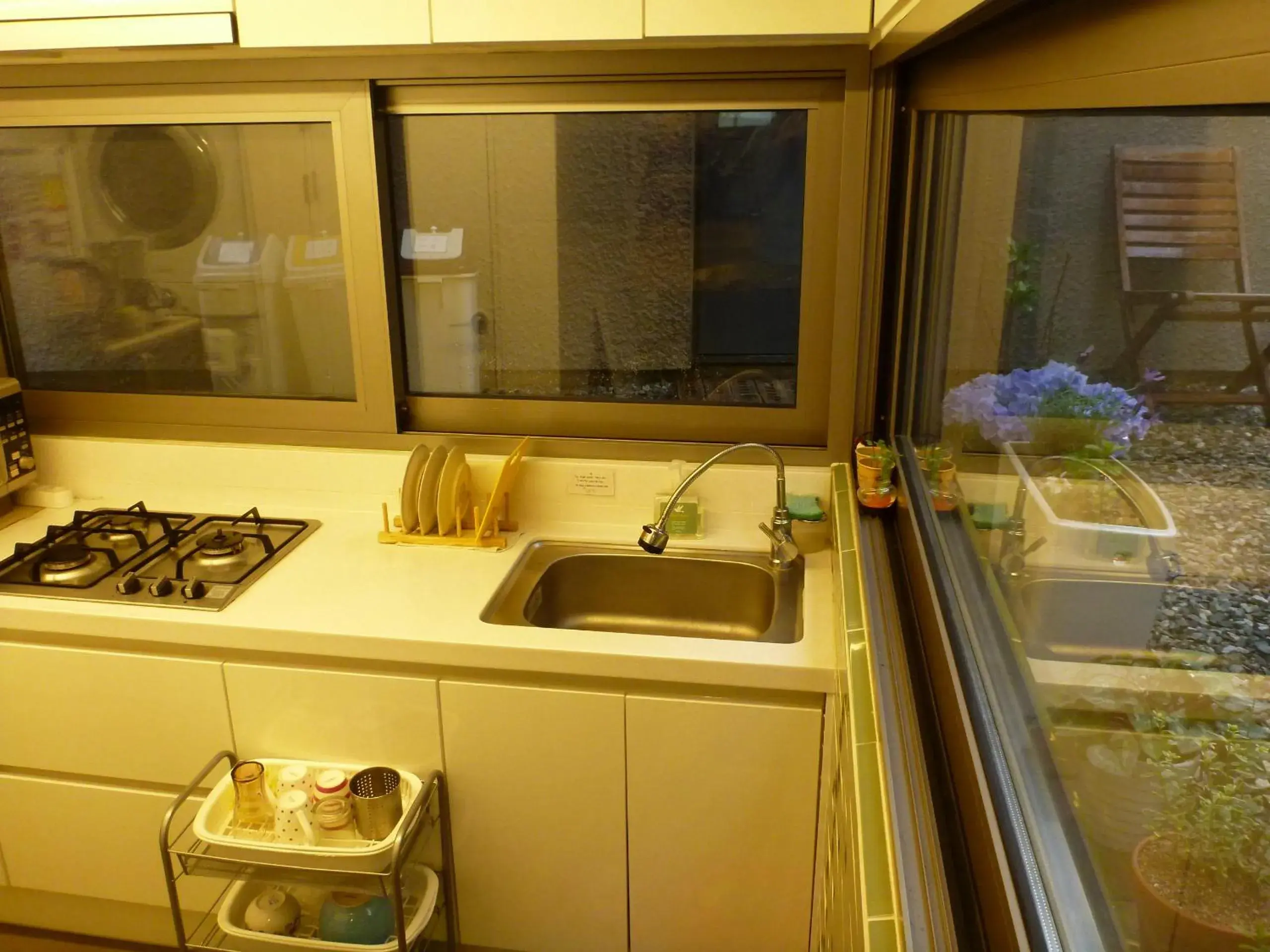 Communal kitchen, Kitchen/Kitchenette in Inside Busan Hostel