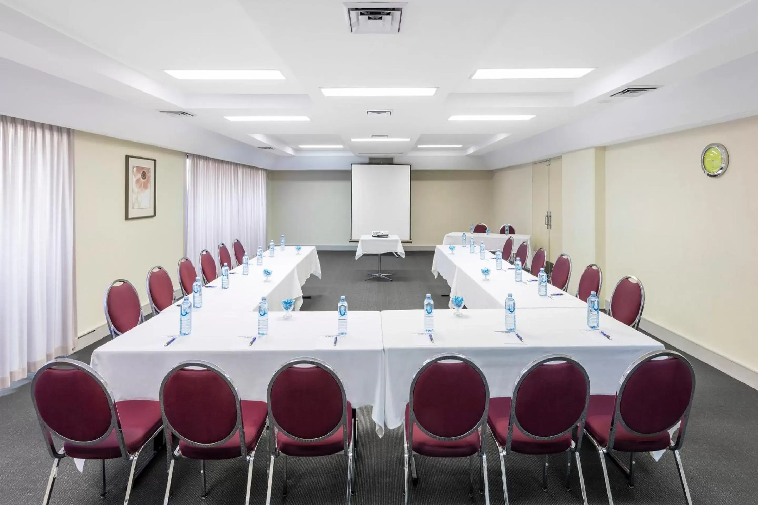 Meeting/conference room in Garden City Hotel, Best Western Signature Collection