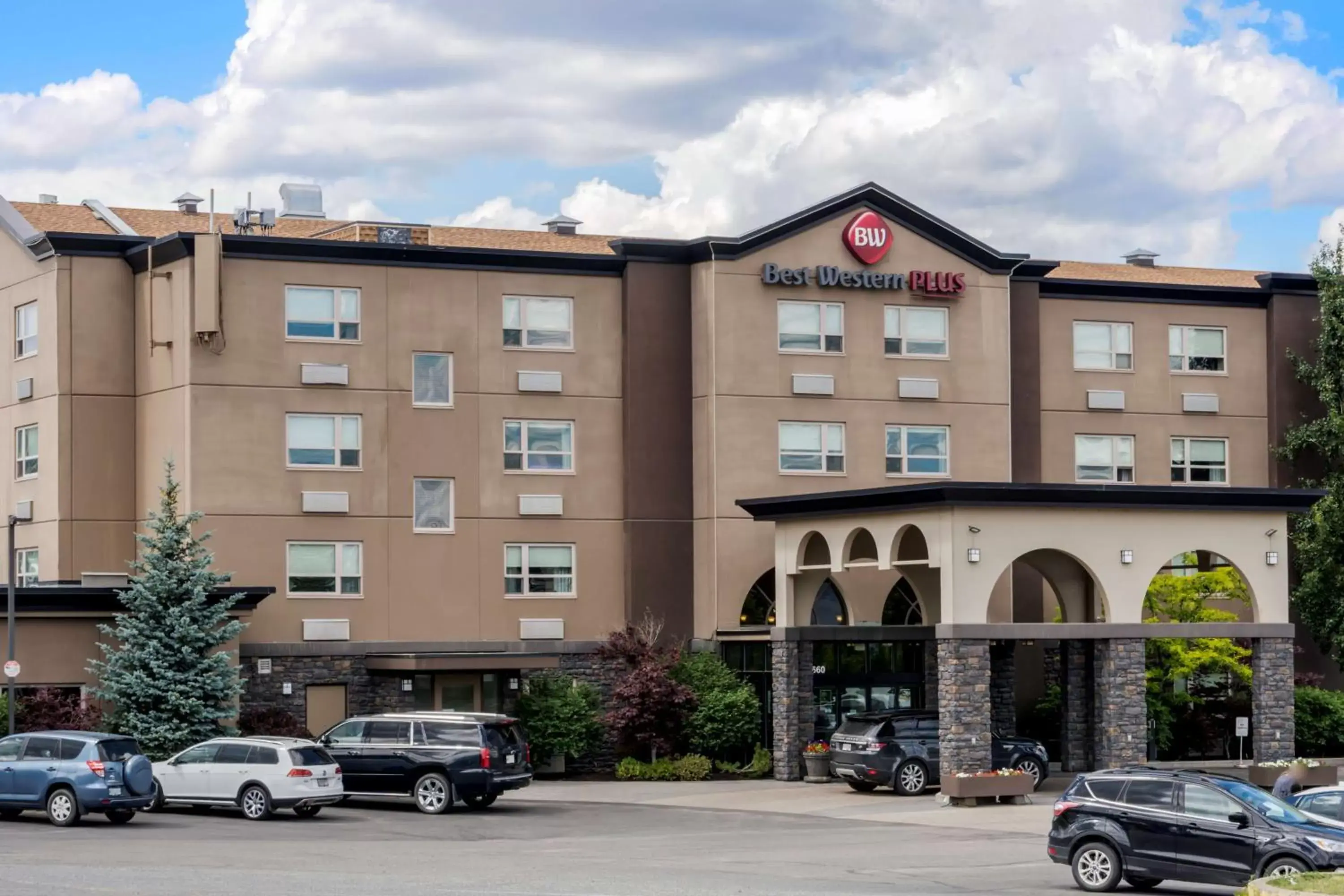 Property Building in Best Western Plus Kamloops Hotel