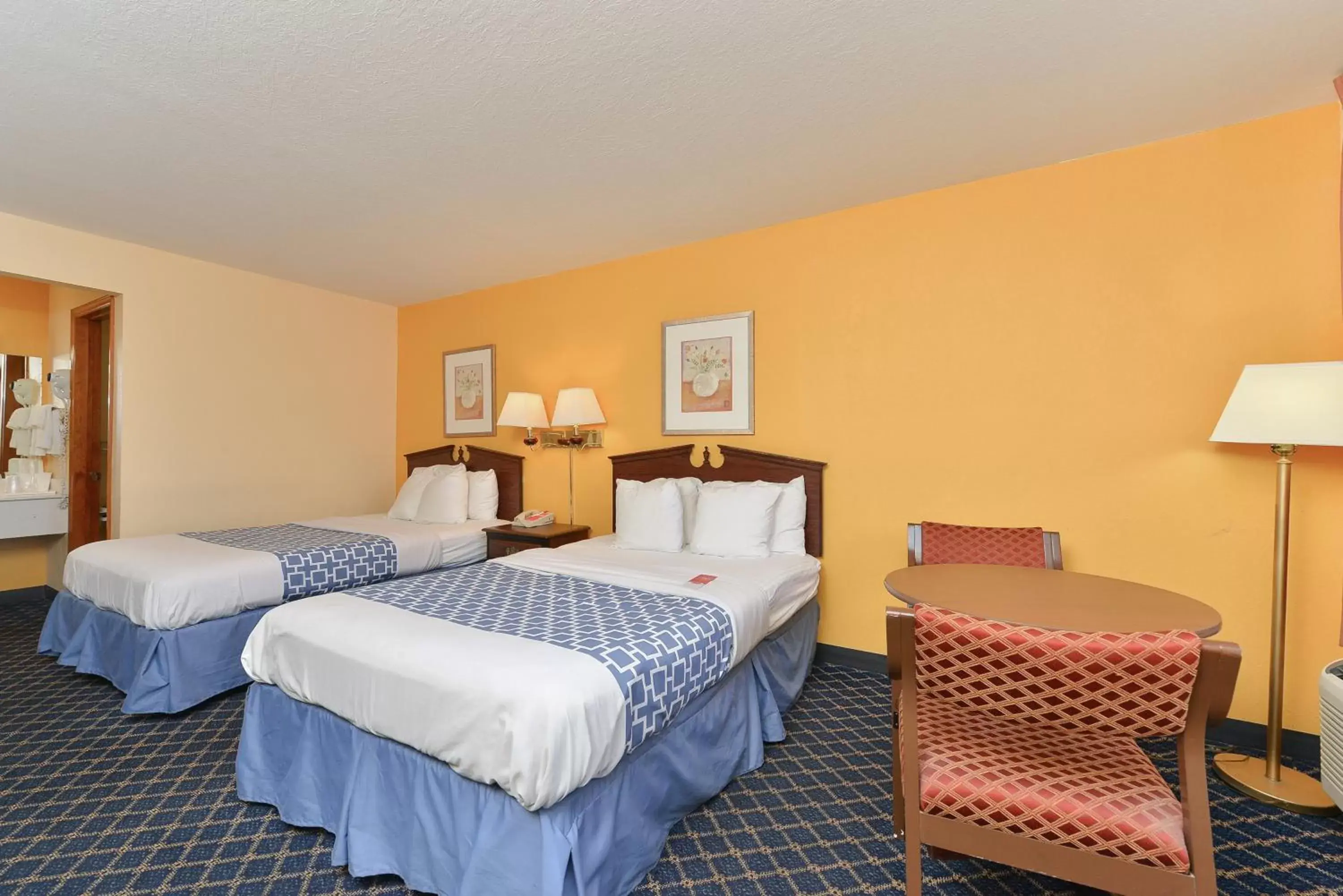 Double Room with Two Double Beds - Smoking in Econo Lodge Battleboro - Rocky Mount I-95