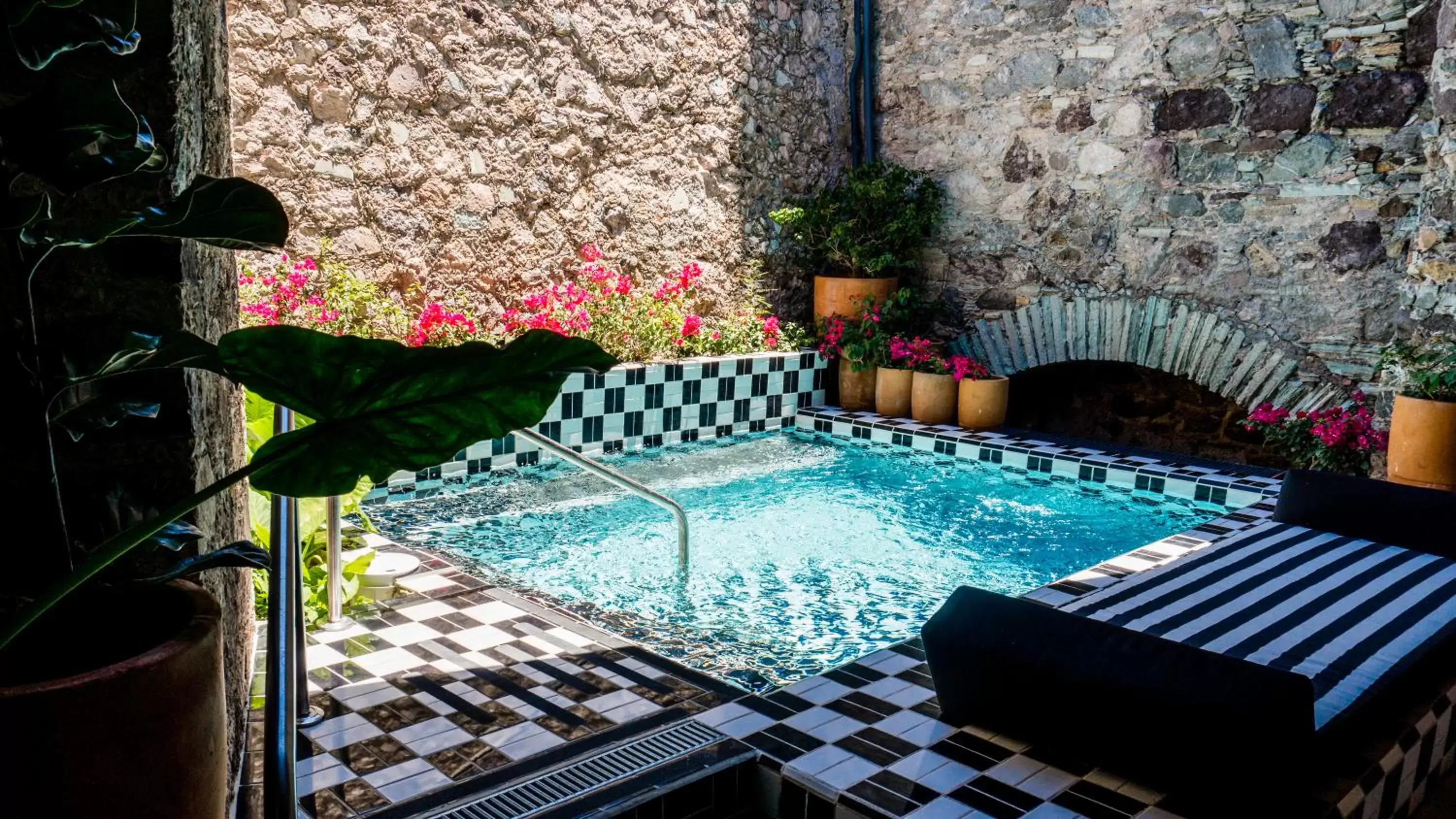 Swimming Pool in Hotel Abadia Tradicional