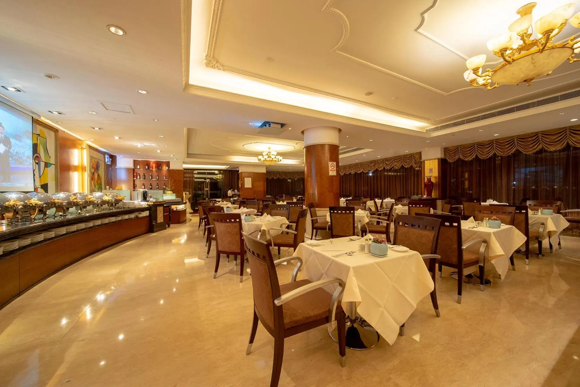 Restaurant/places to eat in Grand International Hotel