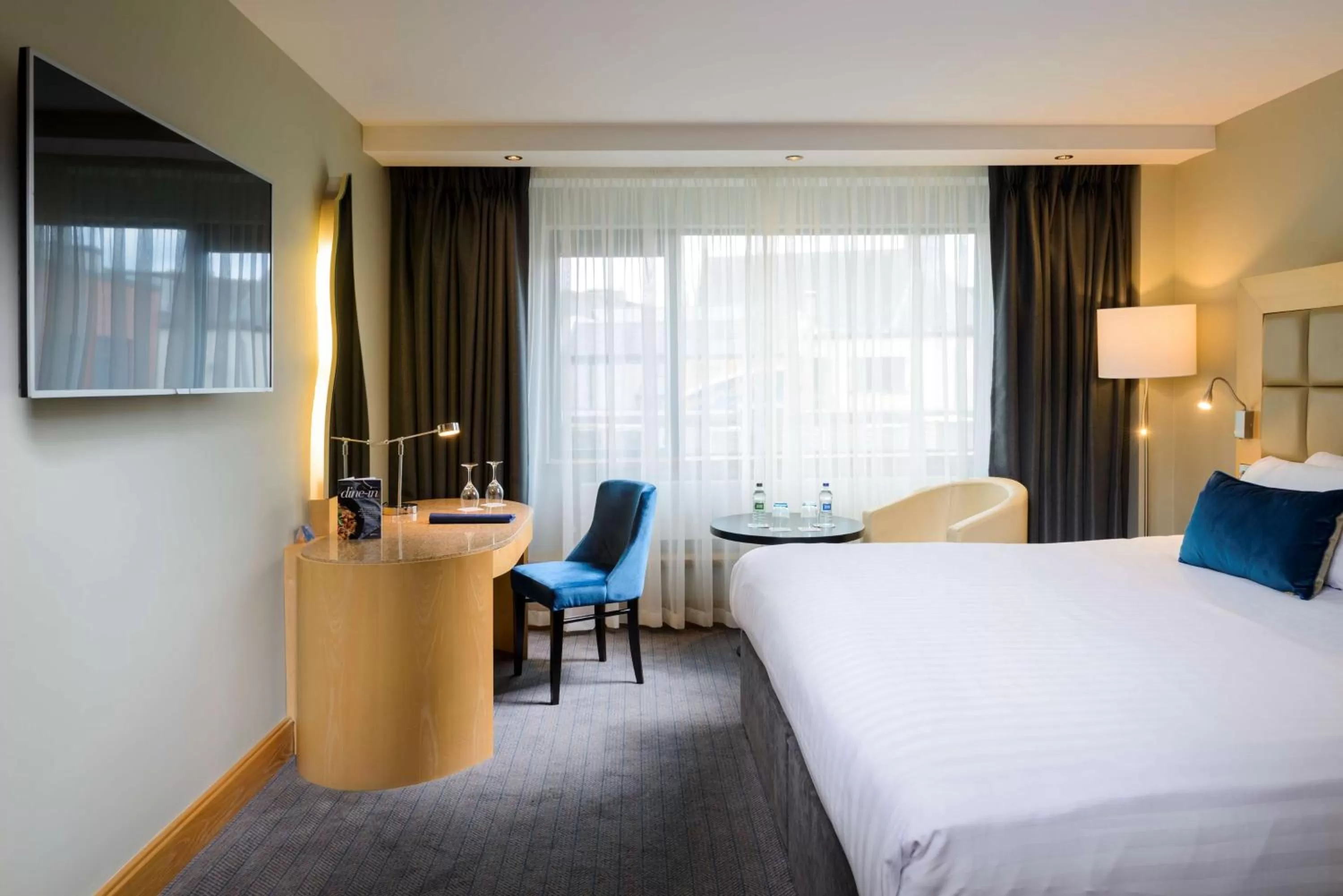 Photo of the whole room, Bed in Radisson Blu Hotel, Athlone