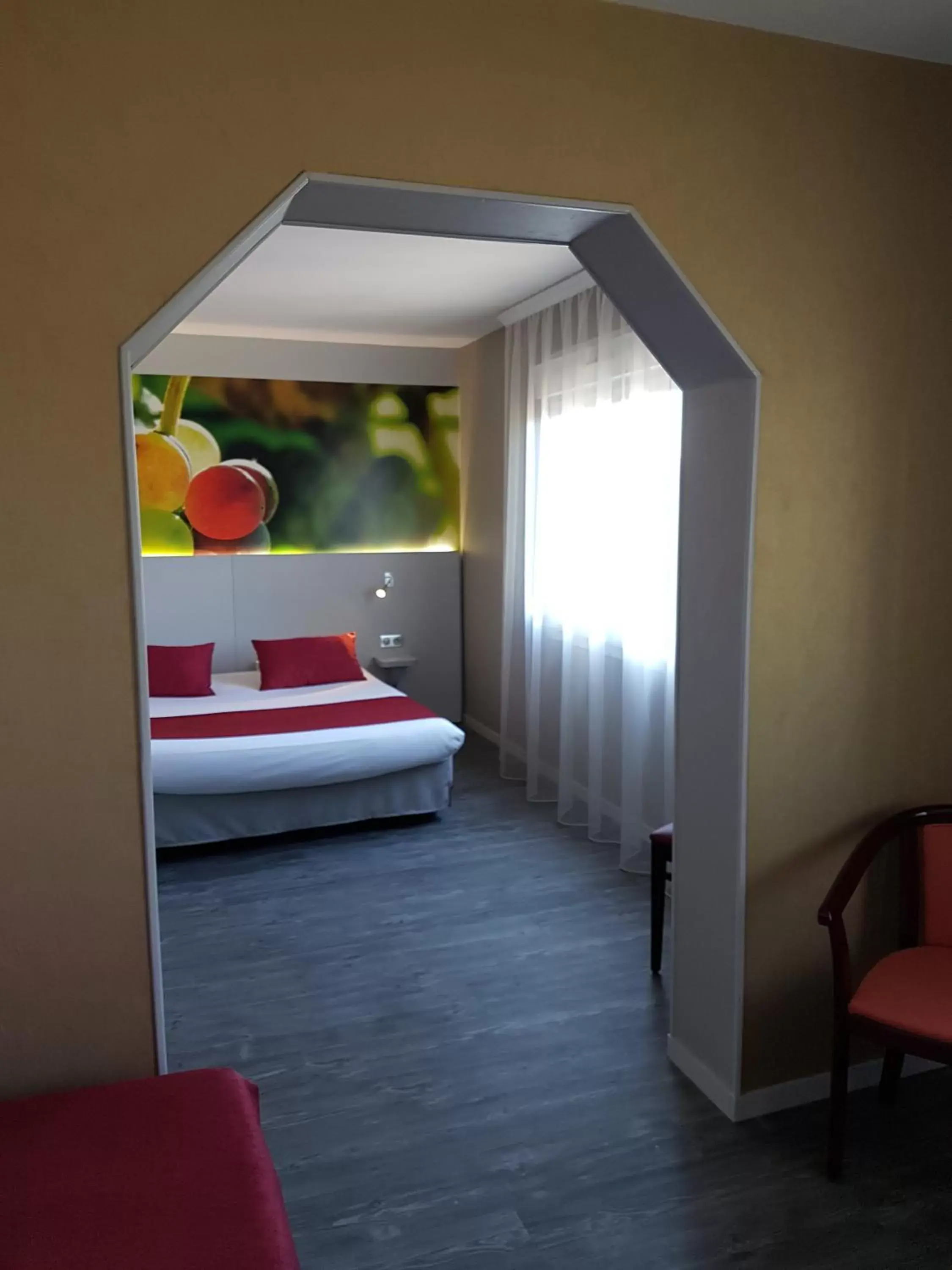 Bedroom, Bed in LOGIS Hotel l'Escargotière Dijon Sud - Chenove
