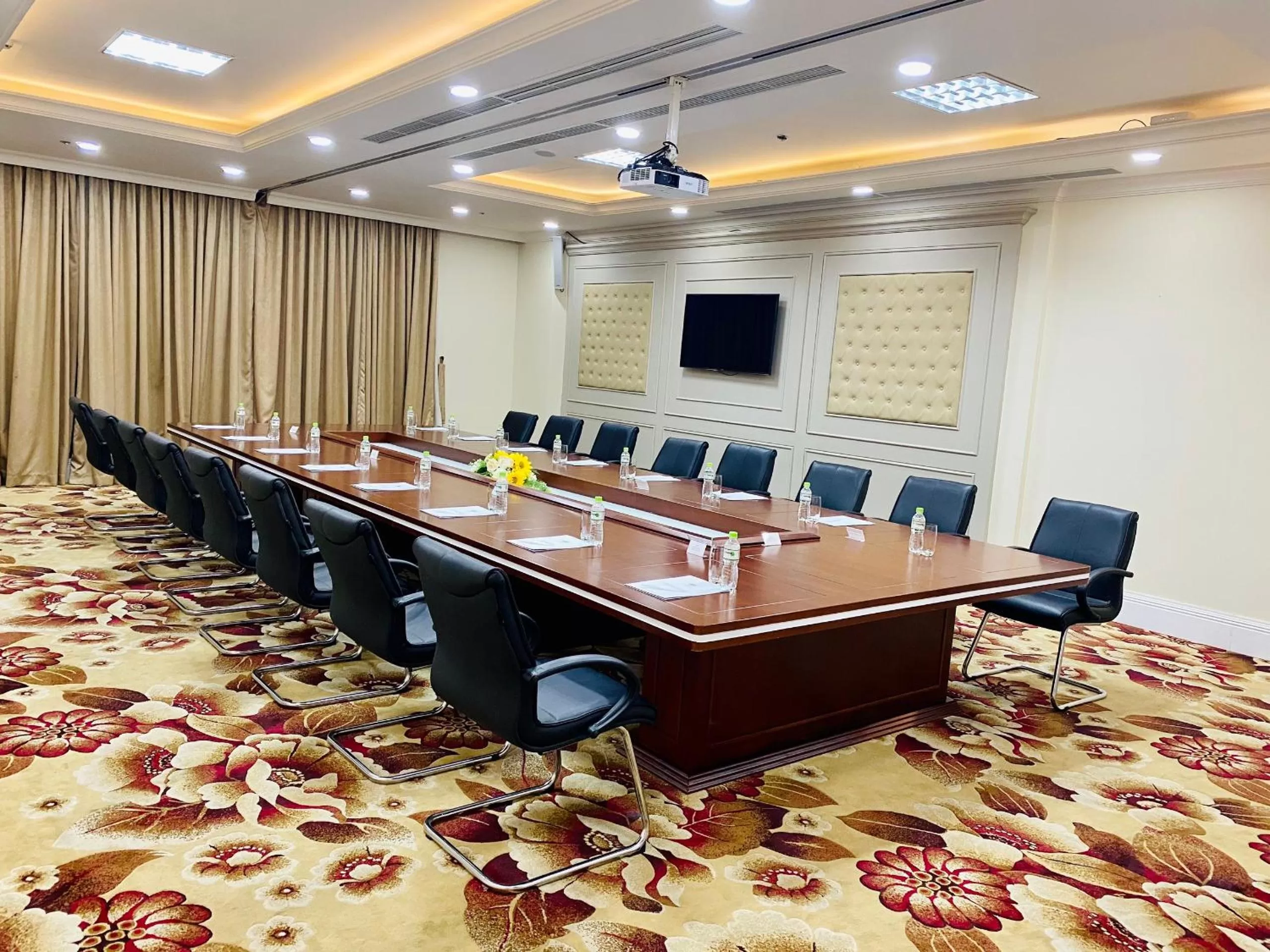 TV and multimedia in MerPerle Crystal Palace