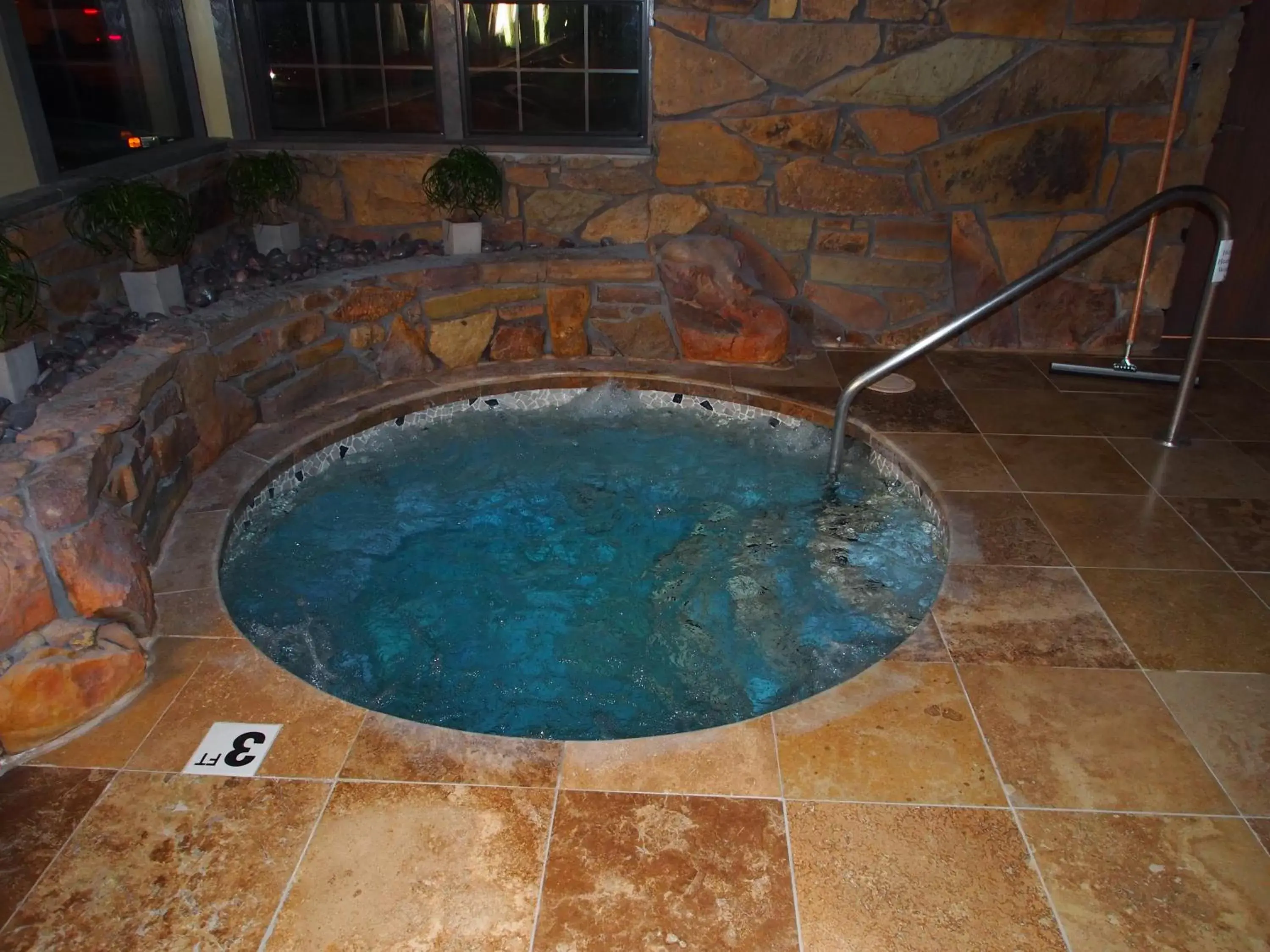 Hot Tub, Swimming Pool in Travelodge by Wyndham Coffeyville
