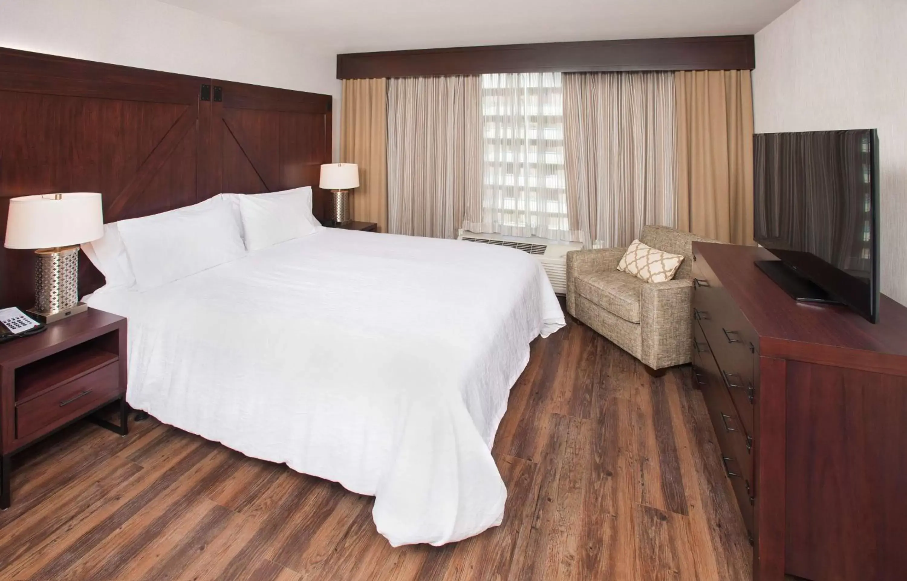 King Suite - Mobility/Hearing Accessible in Hilton Garden Inn Burbank Downtown