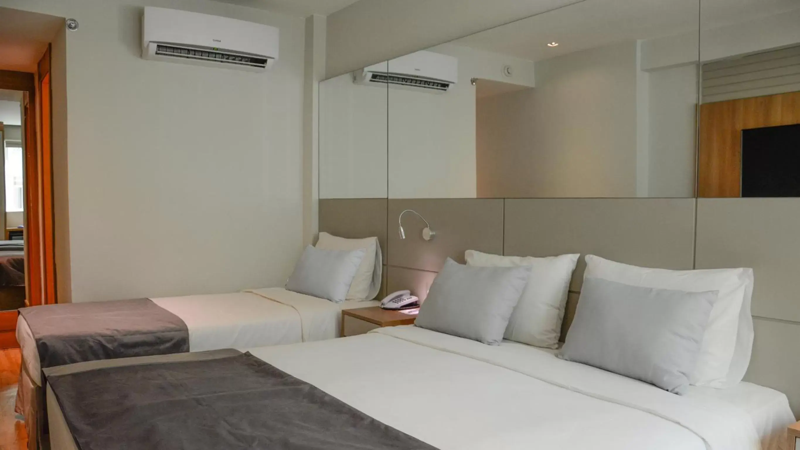 Bedroom, Bed in Hotel Atlântico Travel Copacabana