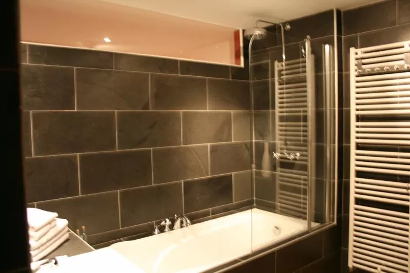 Bathroom in B&B La Chapelle Au Puits