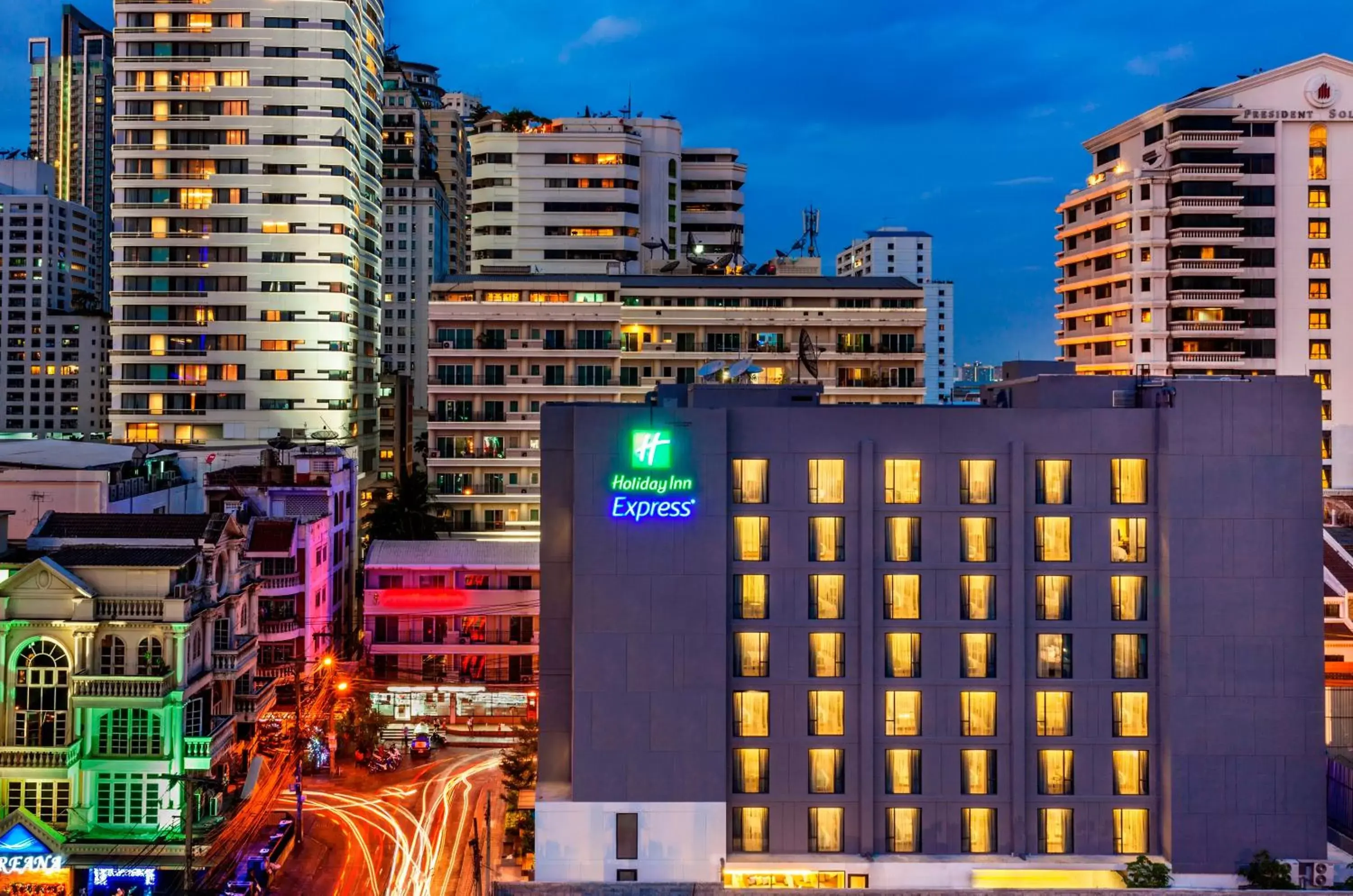 Property Building in Holiday Inn Express Bangkok Sukhumvit 11, an IHG Hotel