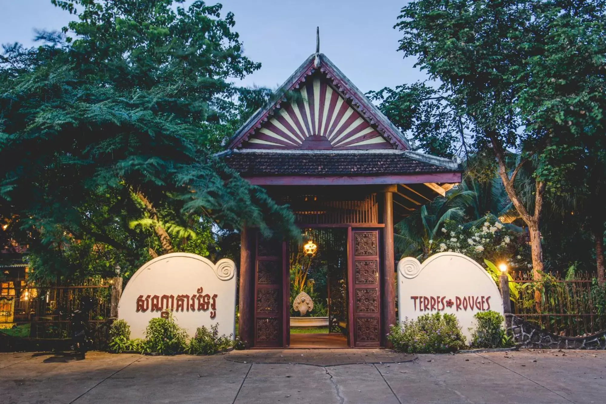 Facade/entrance, Property Building in Terres Rouges Lodge