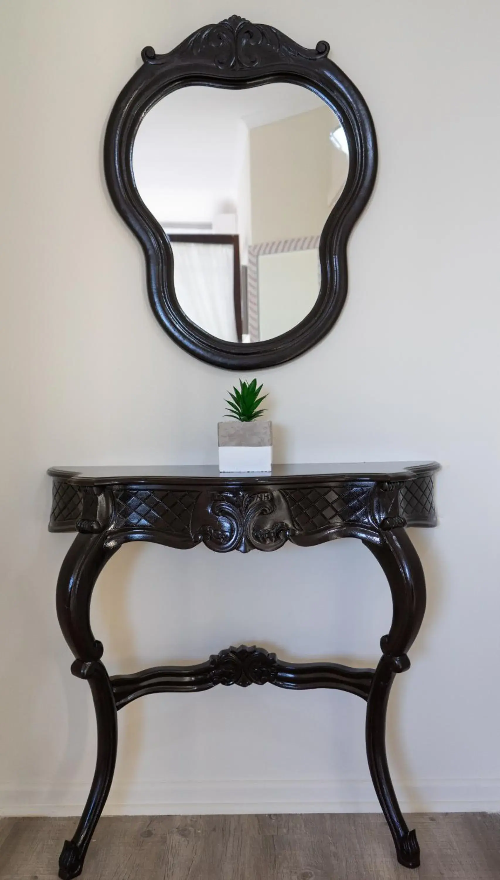 Decorative detail, Seating Area in Bar-t-nique Guest House