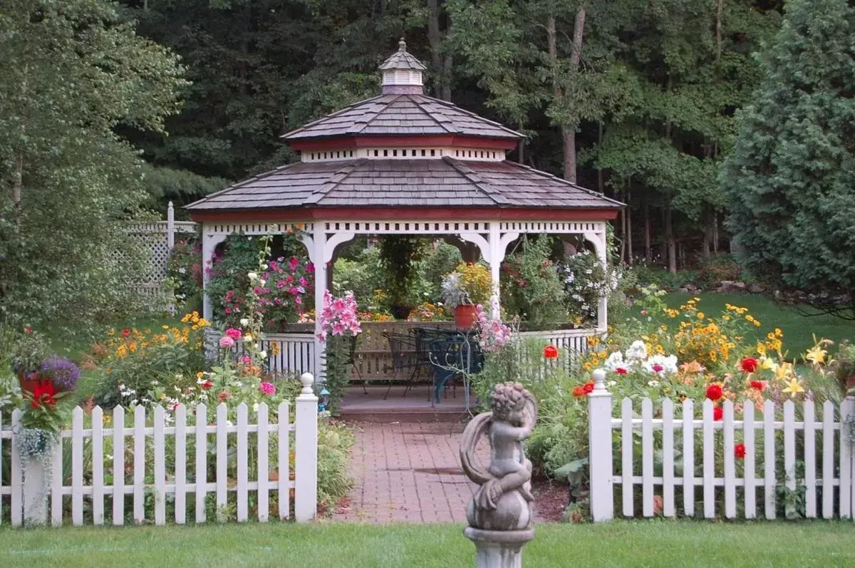 Garden in Arlington Inn & Spa