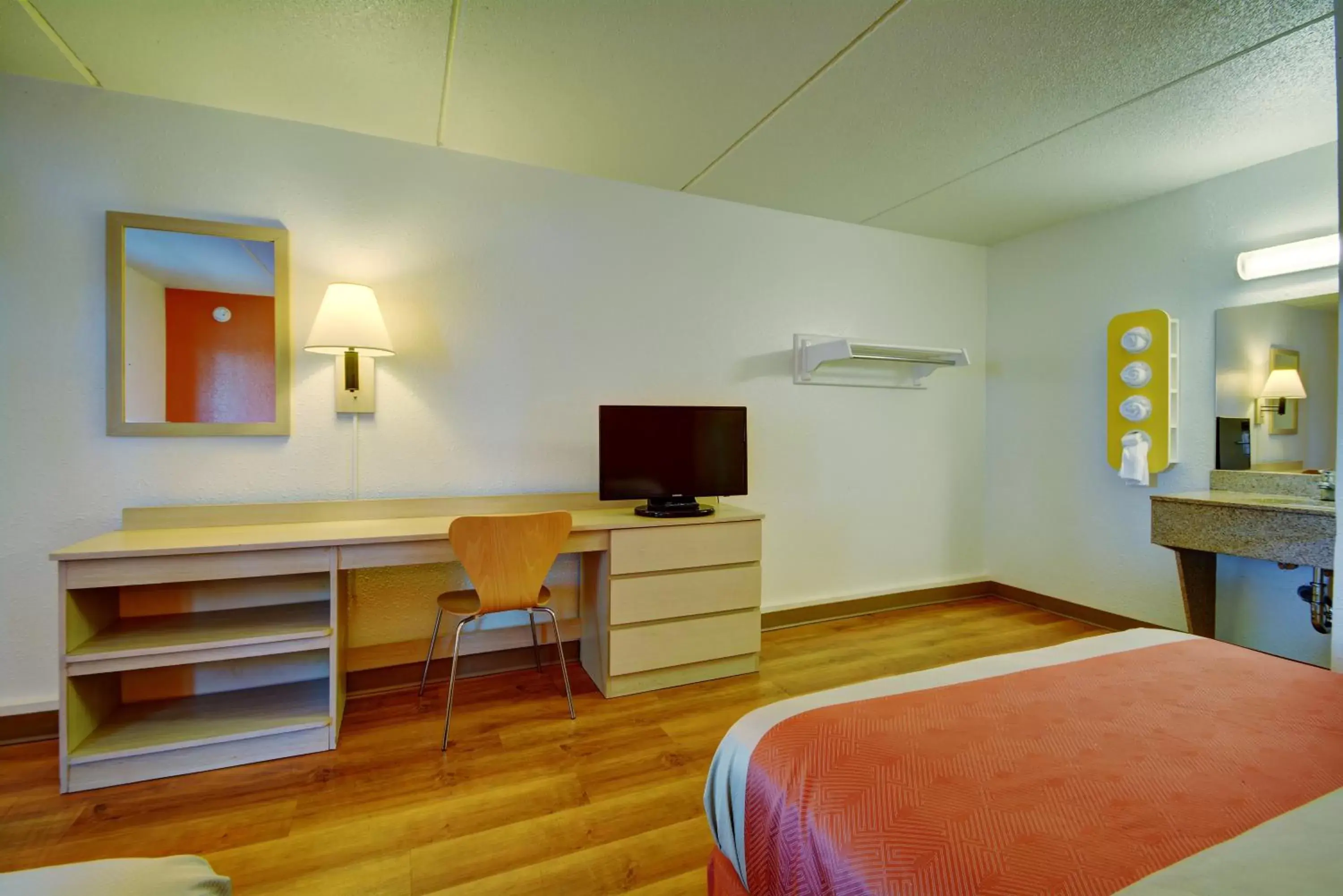 Seating area, TV/Entertainment Center in Motel 6-Chicopee, MA - Springfield